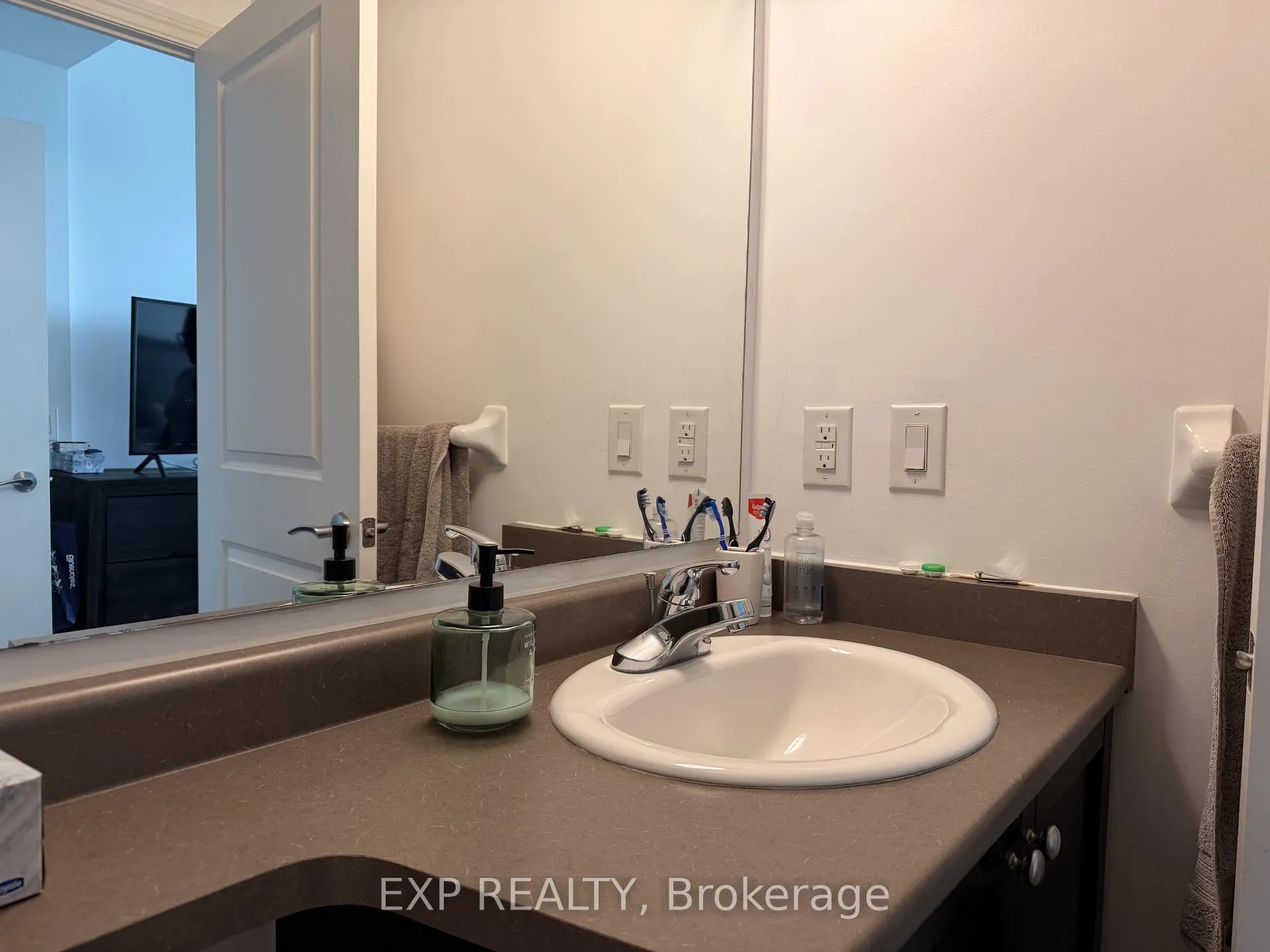 Photo 2 of Unit 1002, 7730 Kipling Avenue, Vaughan, West Woodbridge — HOMEH