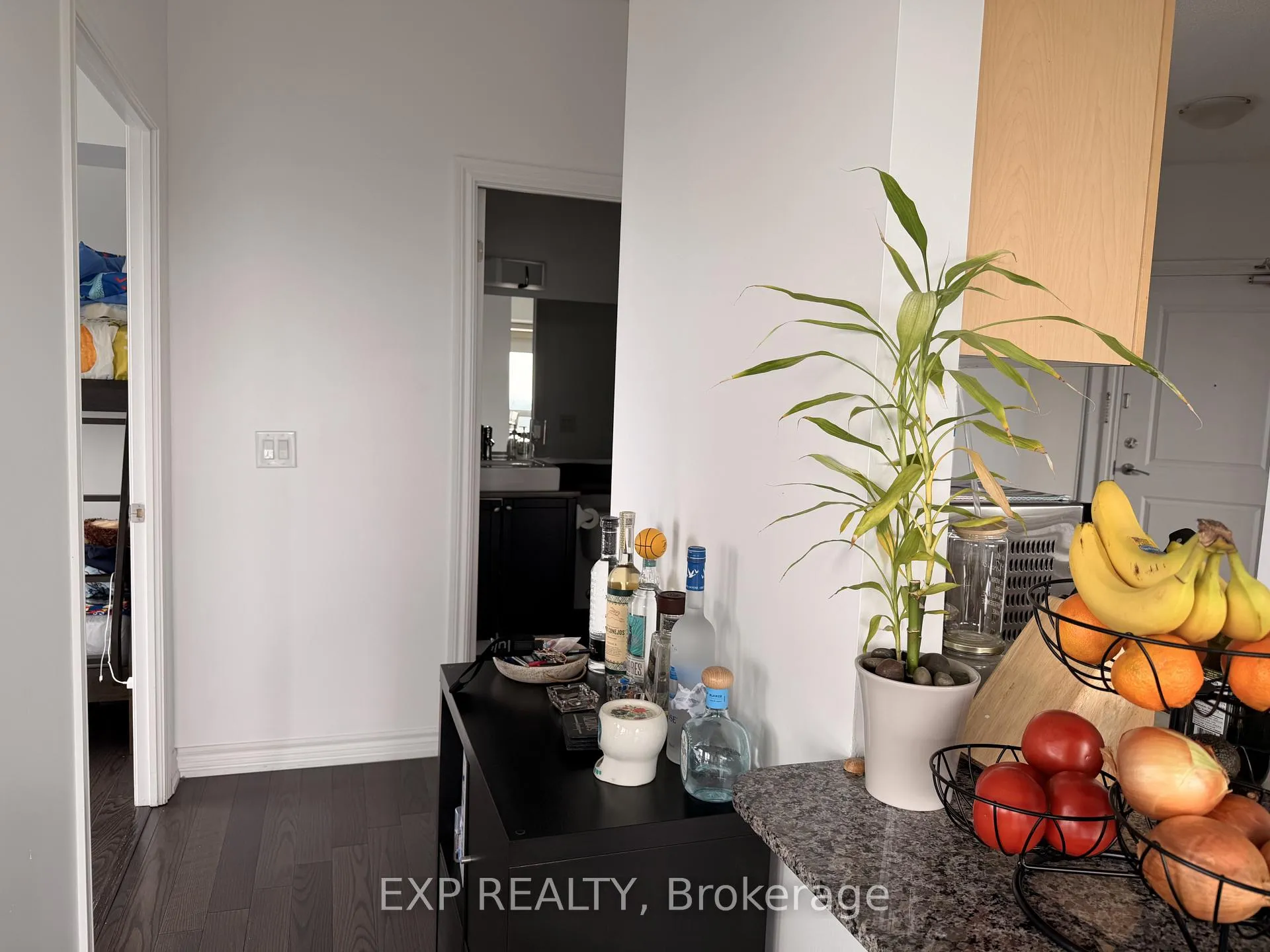 Photo 8 of Unit 1002, 7730 Kipling Avenue, Vaughan, West Woodbridge — HOMEH