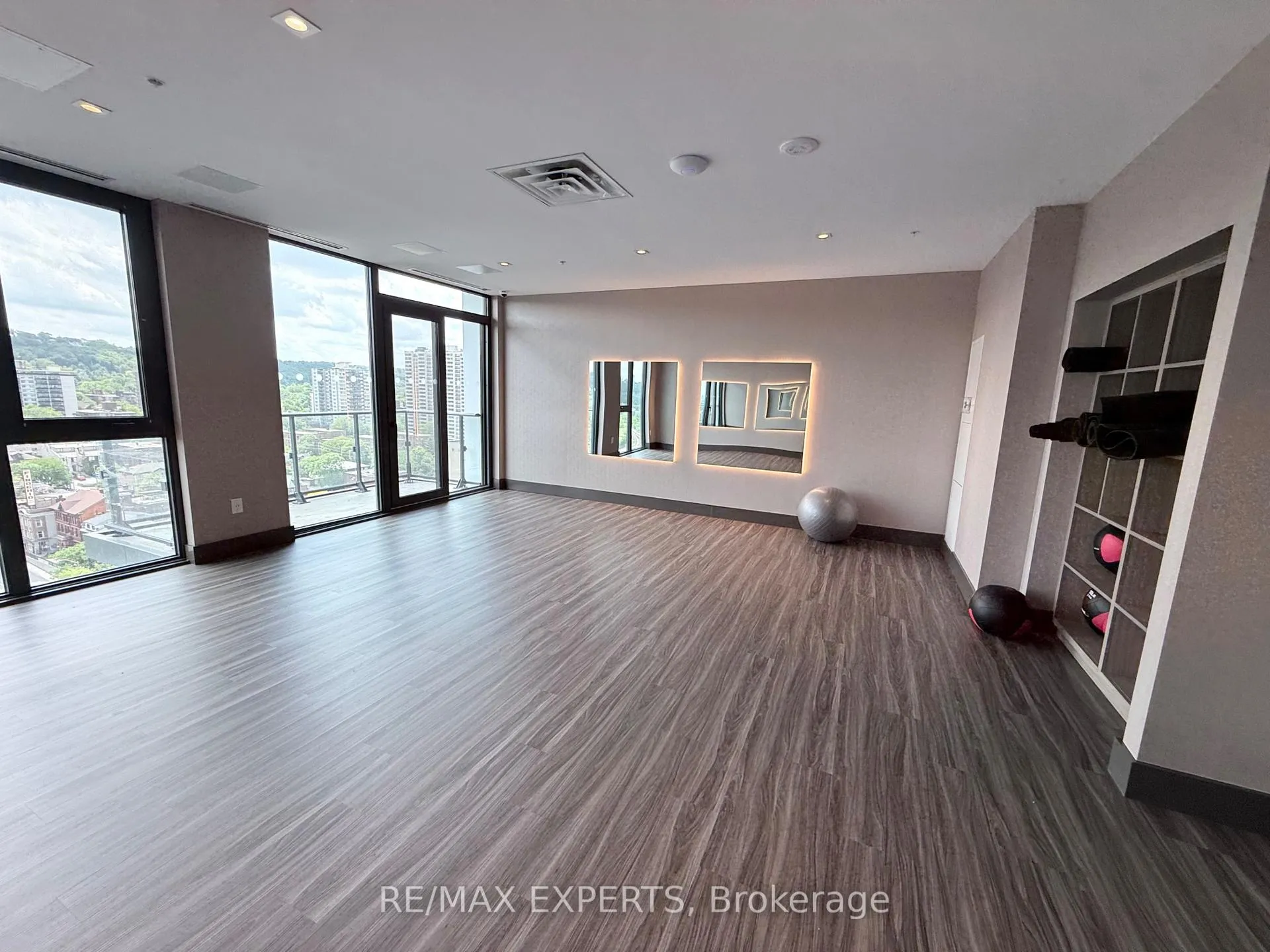Photo 34 of Unit 623, 75 James Street S, Hamilton, Corktown — HOMEH