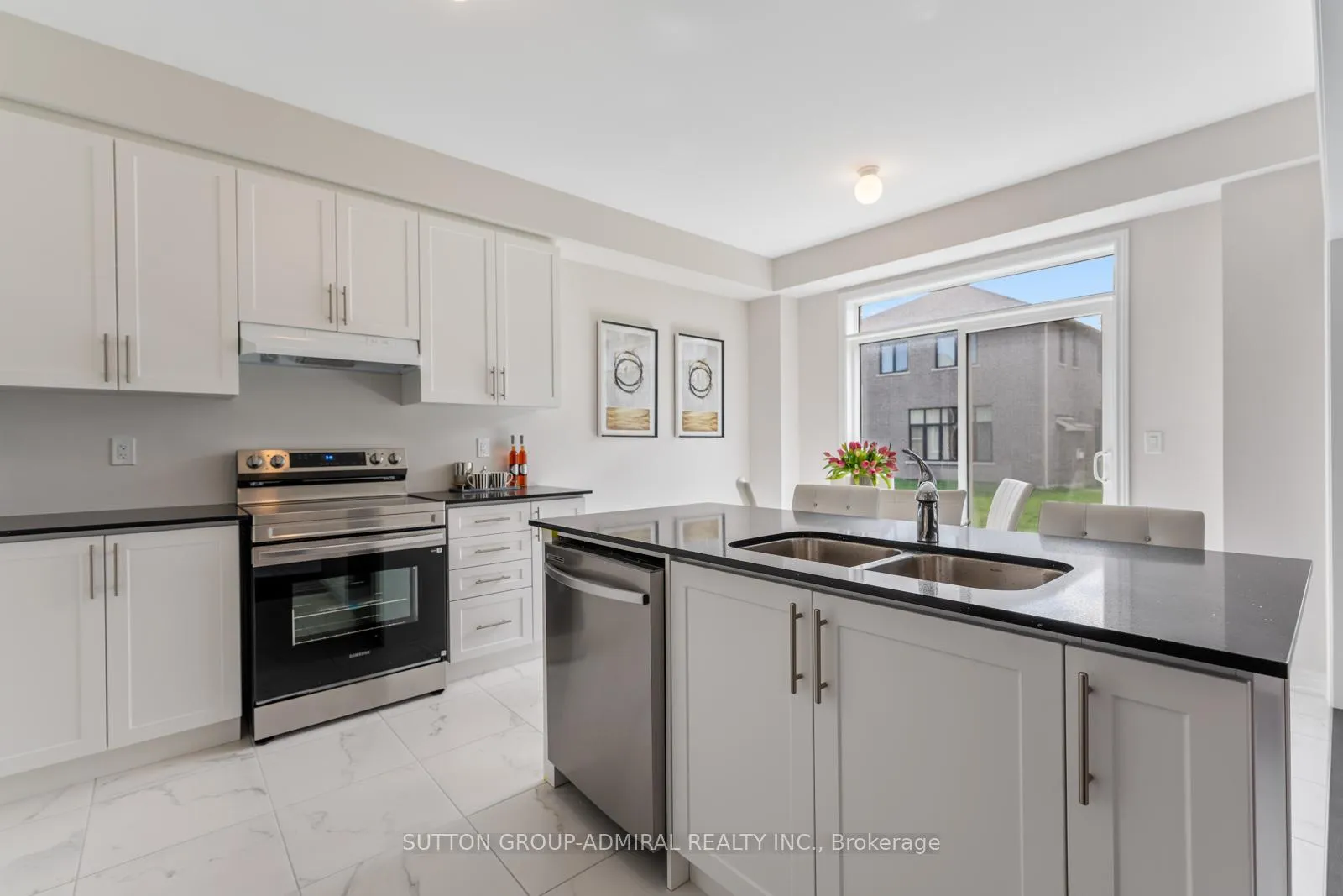 Photo 12 of 1285 Davis Loop, Innisfil, Lefroy — HOMEH