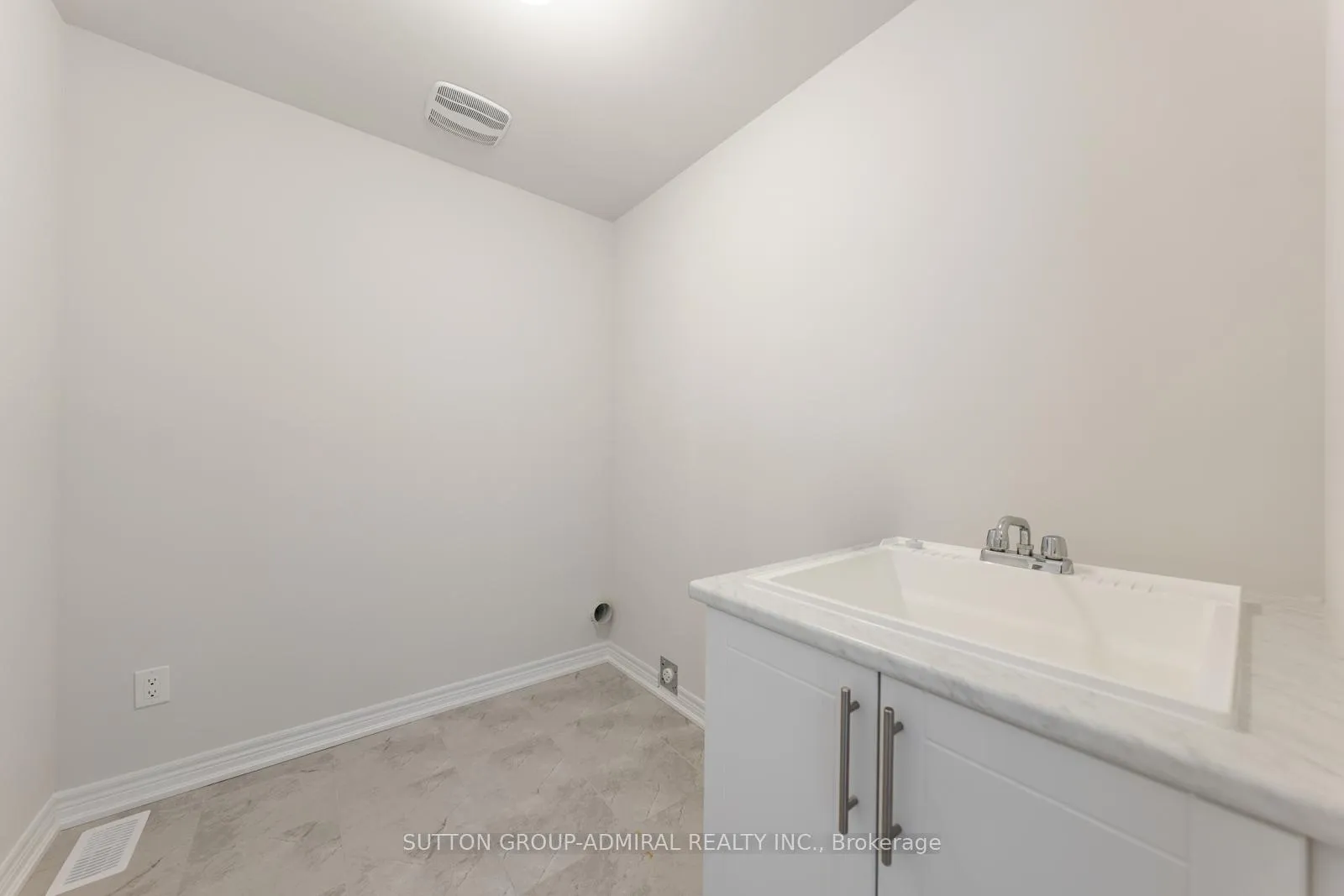 Photo 19 of 1285 Davis Loop, Innisfil, Lefroy — HOMEH