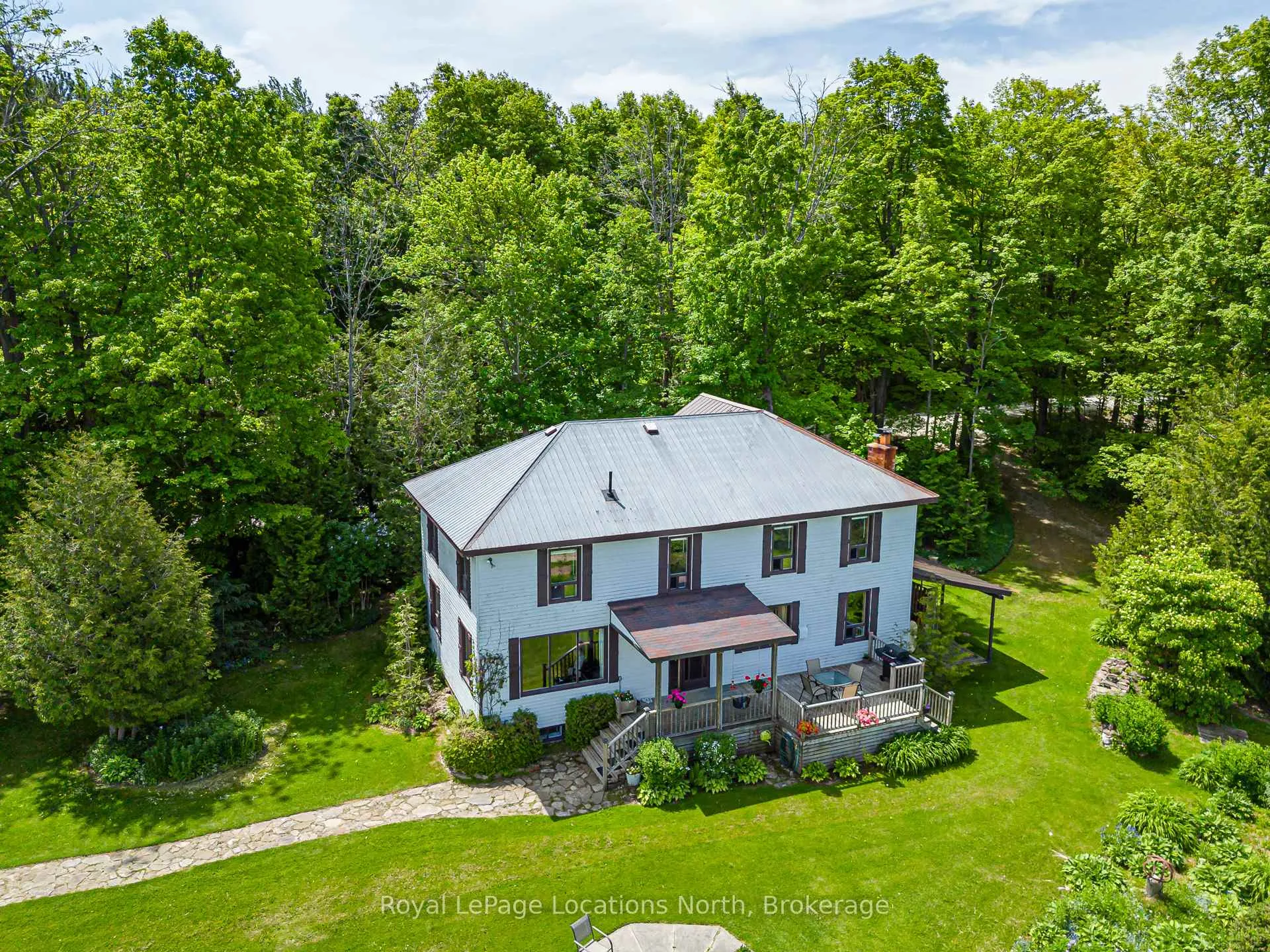 Front of 529685 Osprey - The Blue Mountains Townline