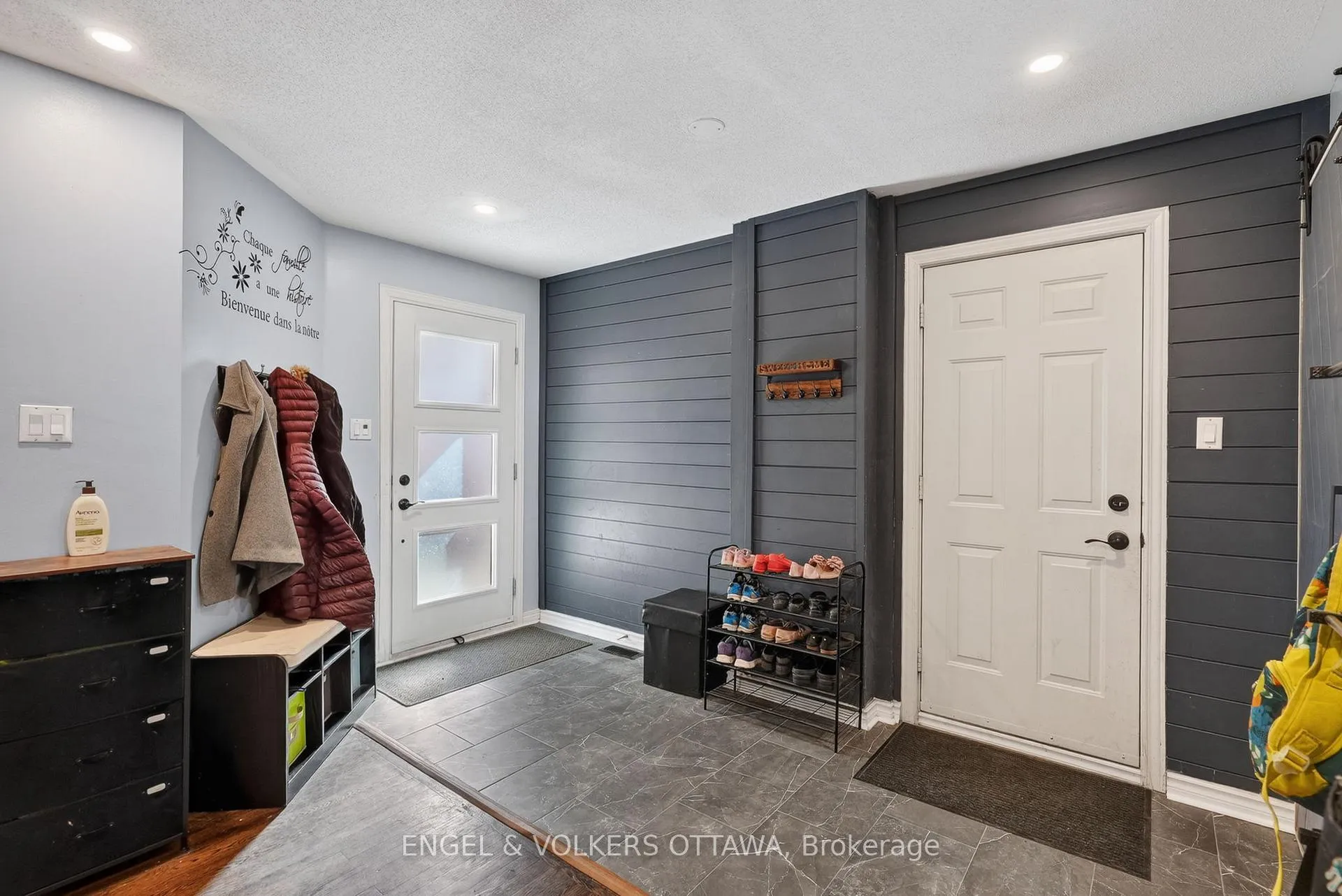 Photo 3 of 1033 Como Crescent, Ottawa, Fallingbrook/Pineridge — HOMEH