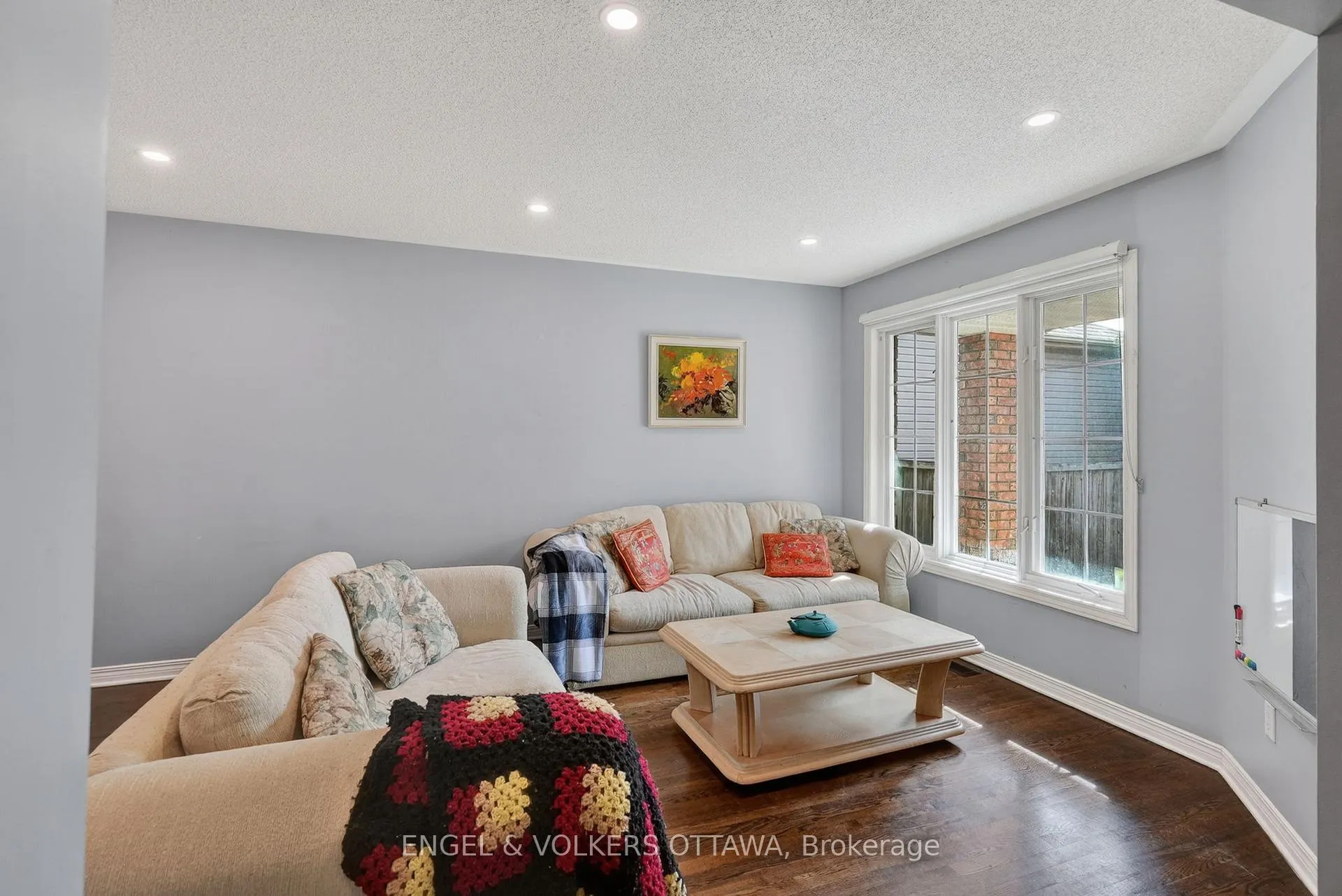 Photo 4 of 1033 Como Crescent, Ottawa, Fallingbrook/Pineridge — HOMEH