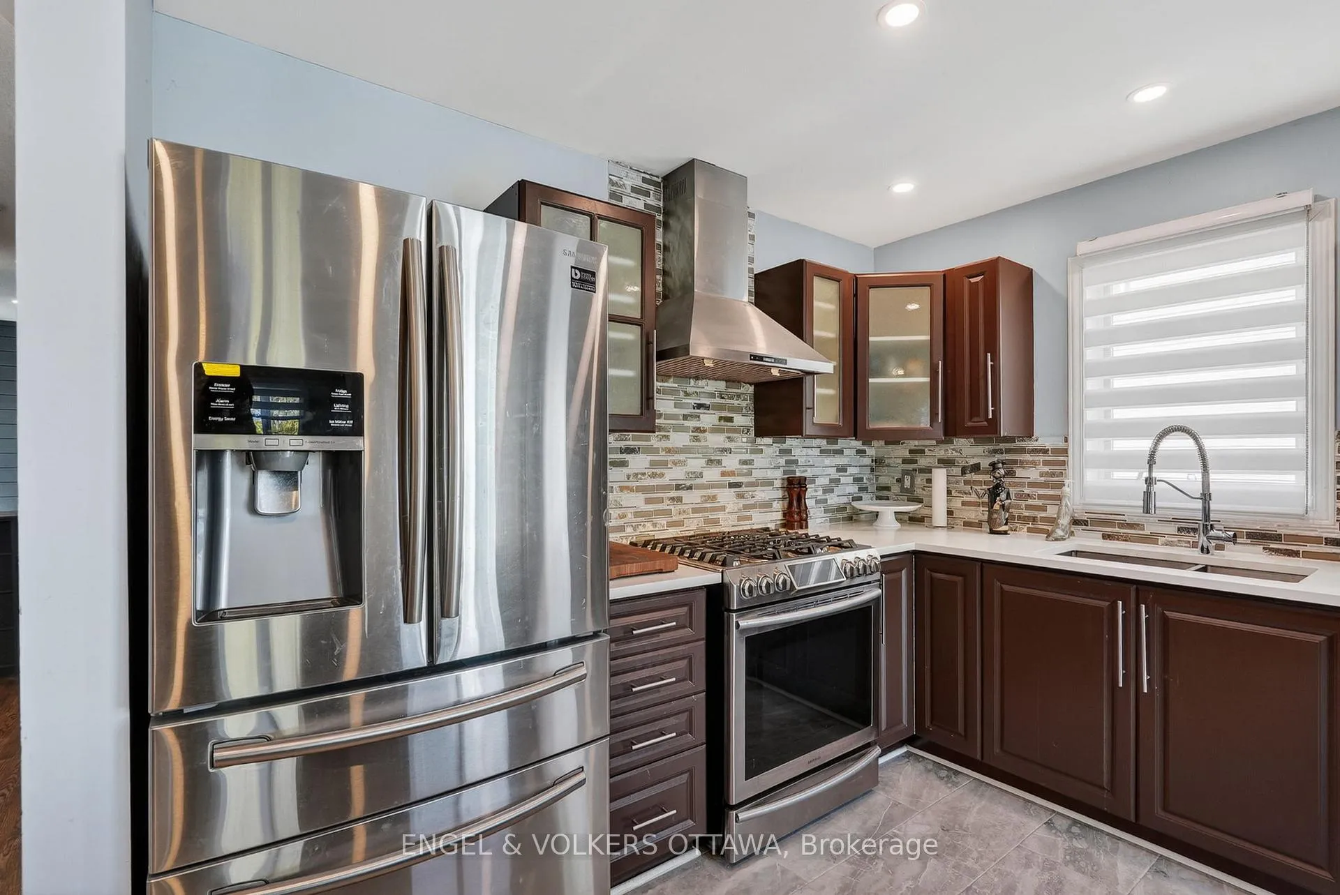 Photo 6 of 1033 Como Crescent, Ottawa, Fallingbrook/Pineridge — HOMEH