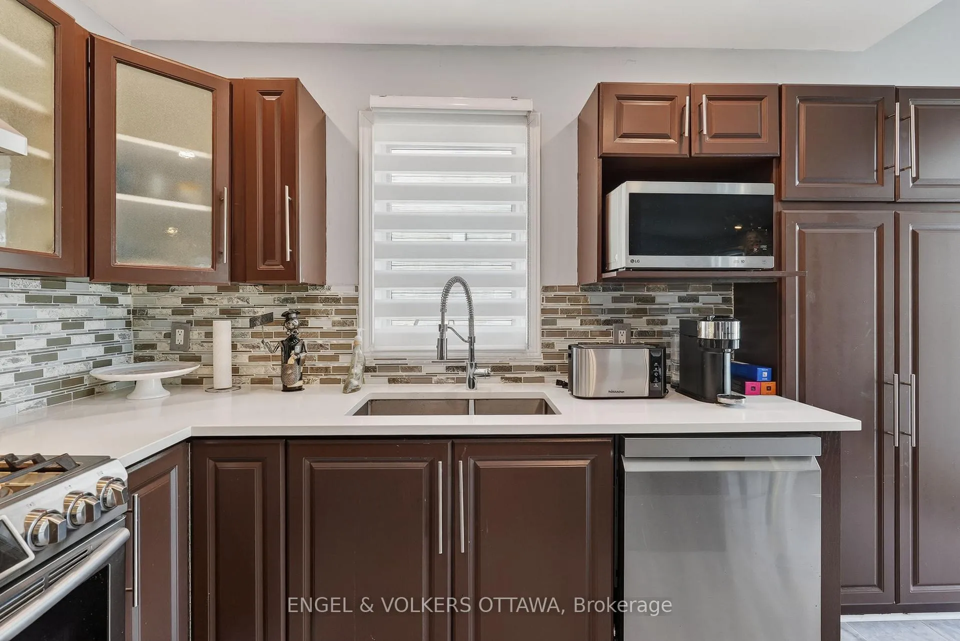 Photo 8 of 1033 Como Crescent, Ottawa, Fallingbrook/Pineridge — HOMEH