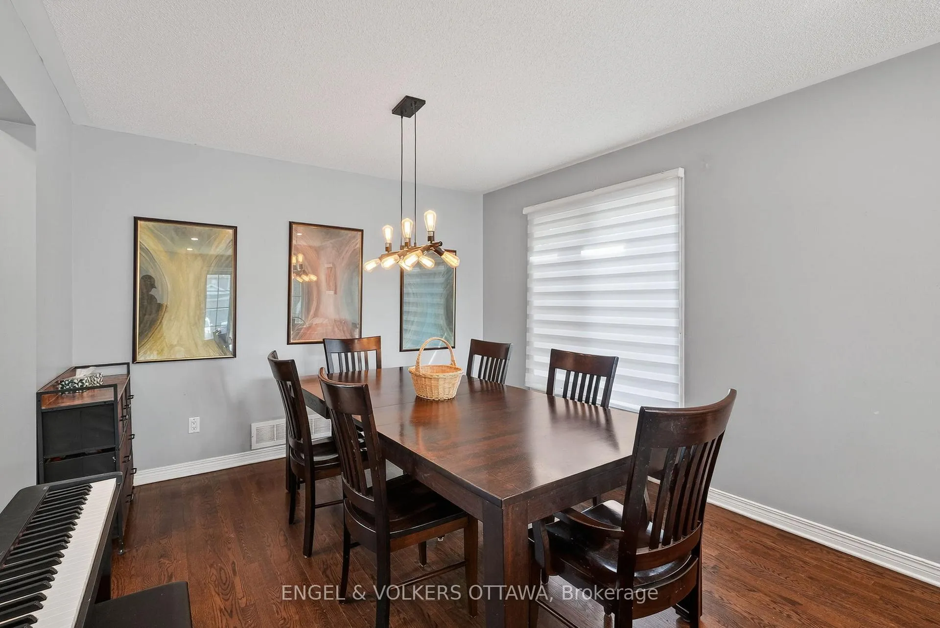 Photo 11 of 1033 Como Crescent, Ottawa, Fallingbrook/Pineridge — HOMEH