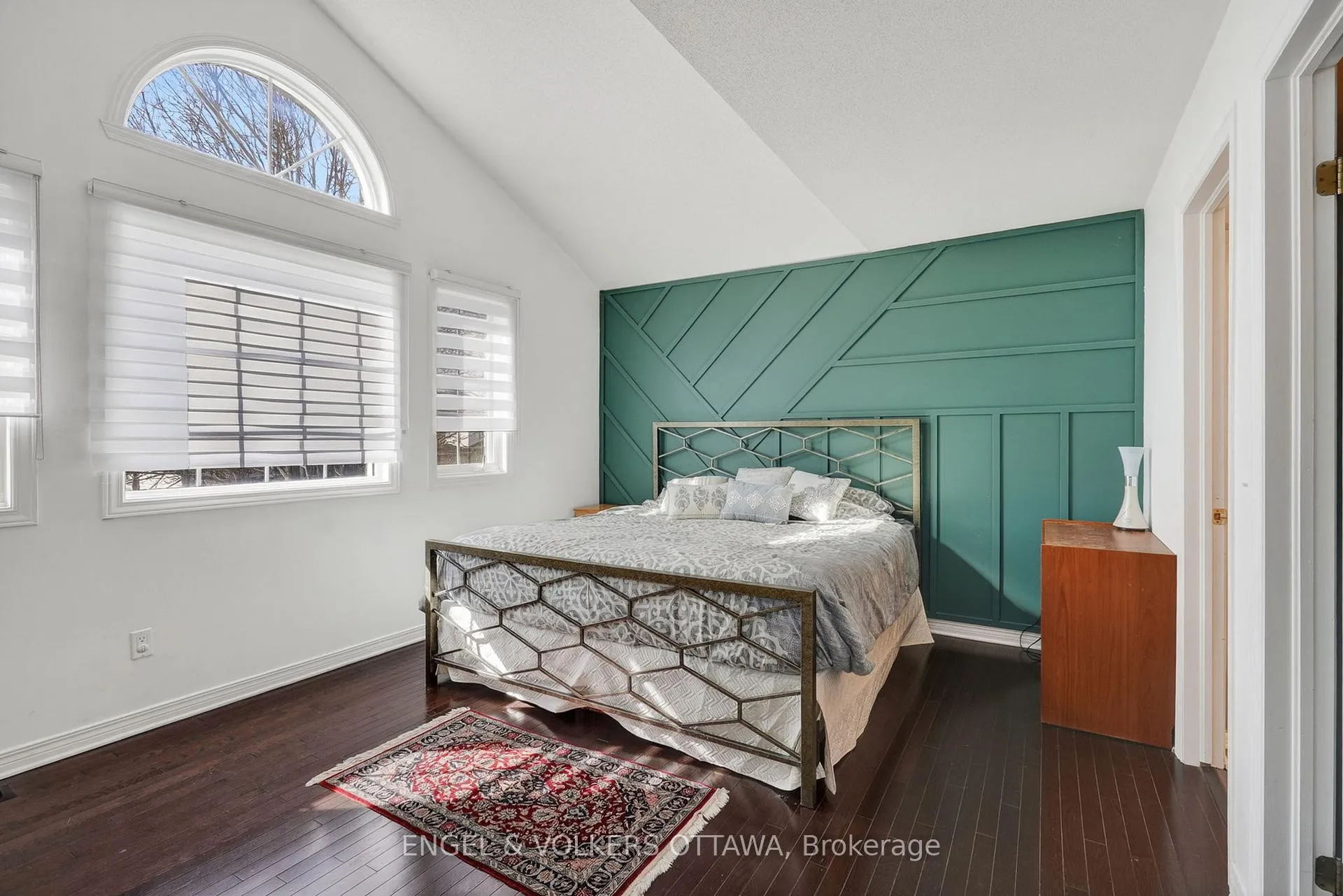Photo 13 of 1033 Como Crescent, Ottawa, Fallingbrook/Pineridge — HOMEH