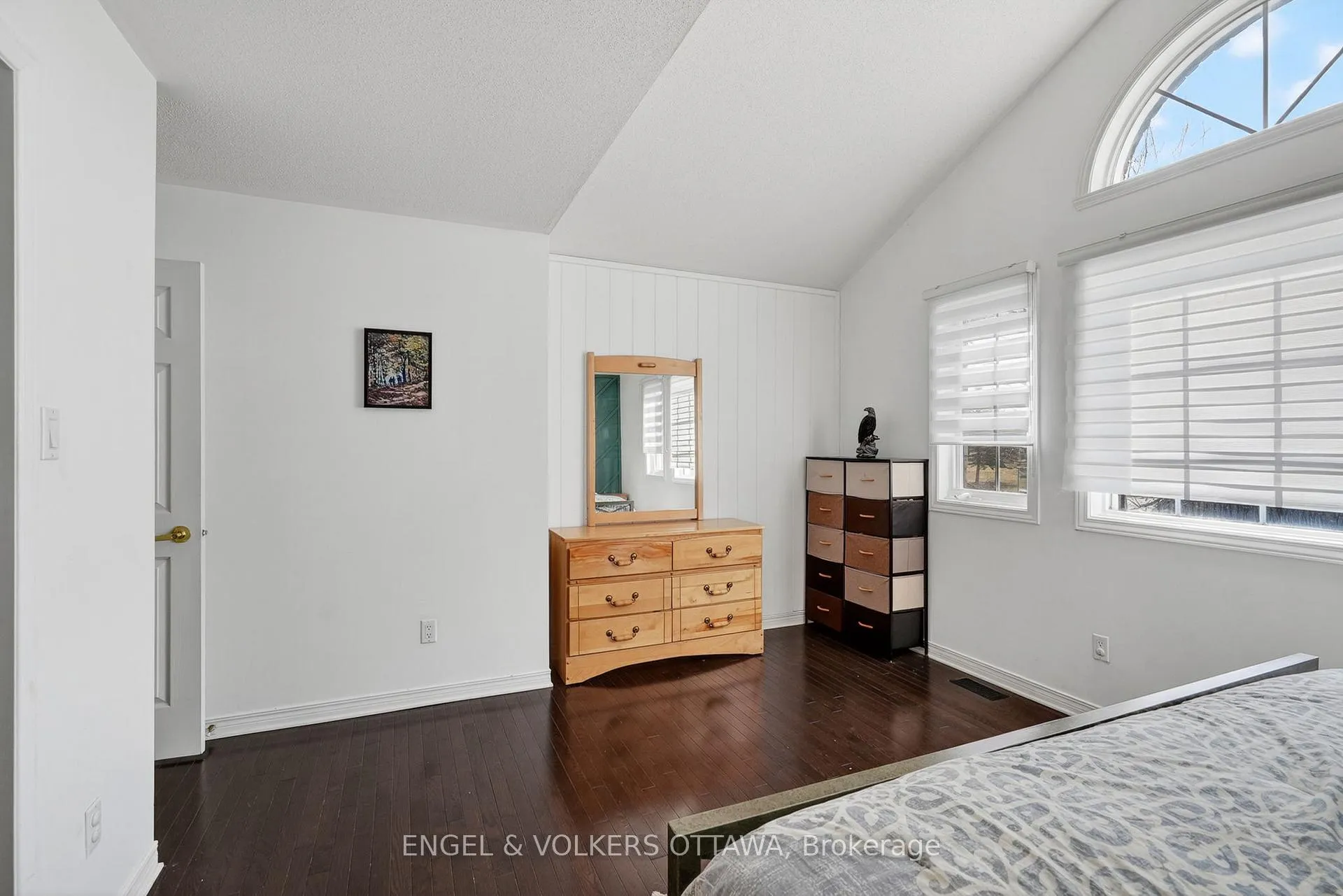 Photo 14 of 1033 Como Crescent, Ottawa, Fallingbrook/Pineridge — HOMEH