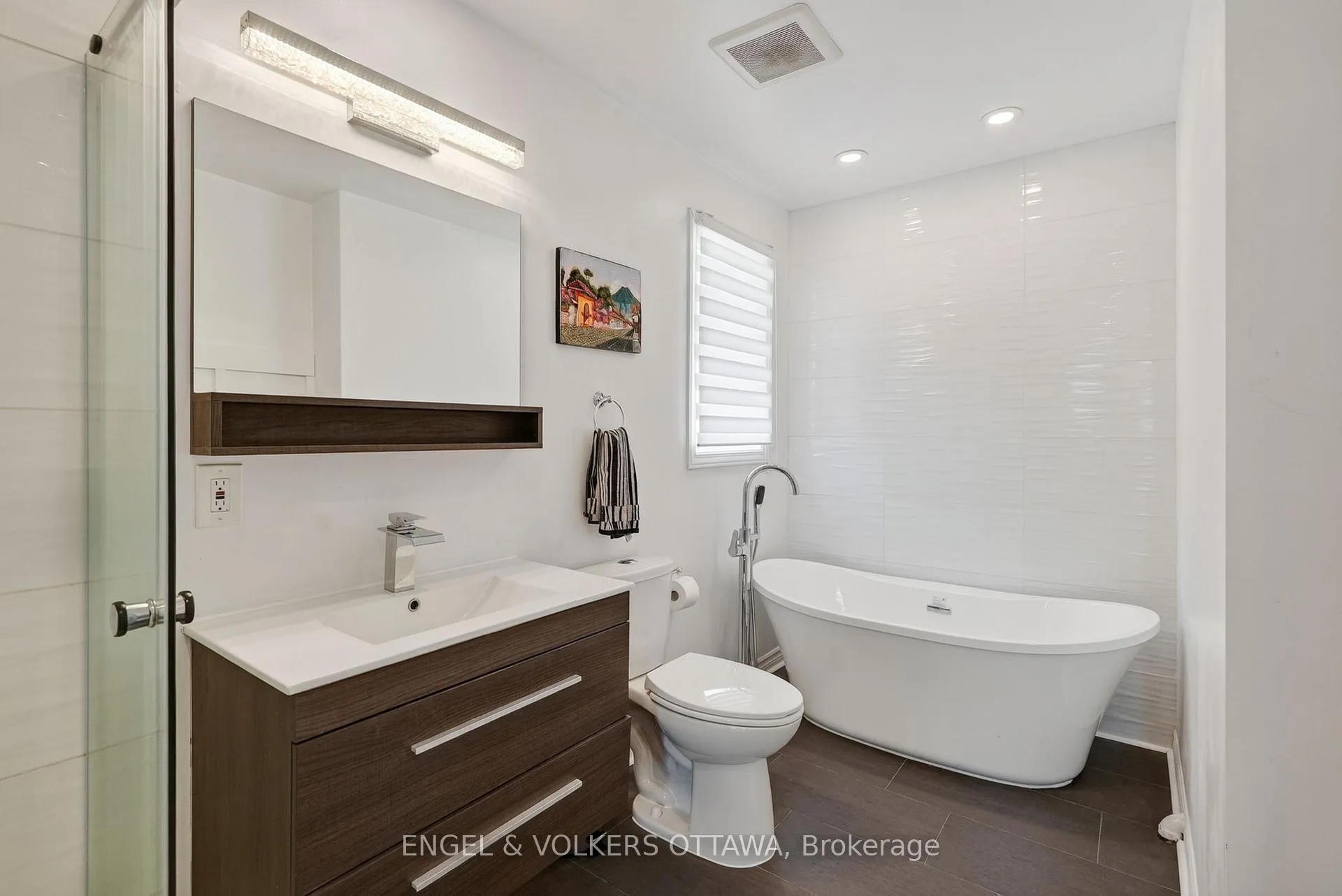 Photo 15 of 1033 Como Crescent, Ottawa, Fallingbrook/Pineridge — HOMEH