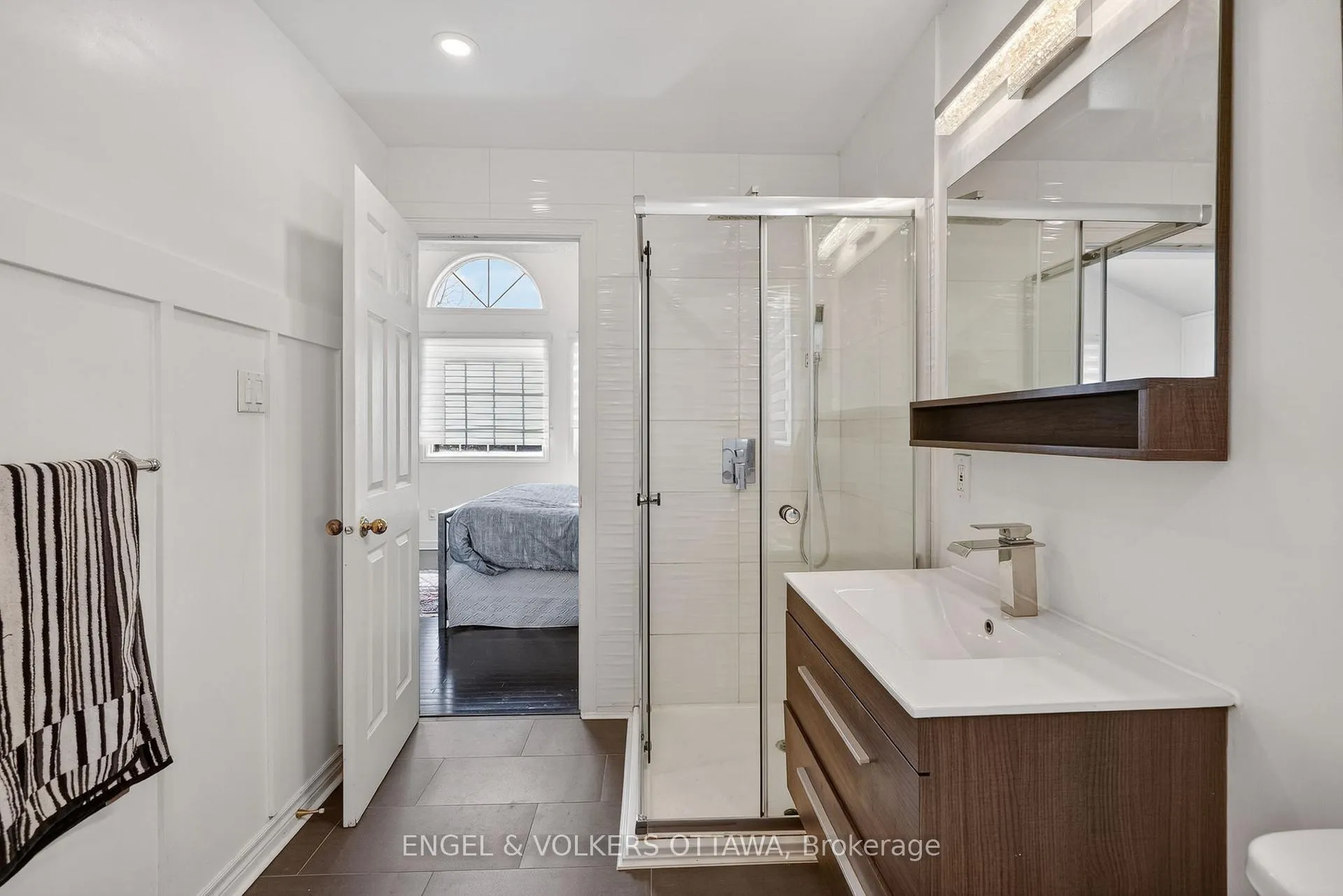 Photo 16 of 1033 Como Crescent, Ottawa, Fallingbrook/Pineridge — HOMEH