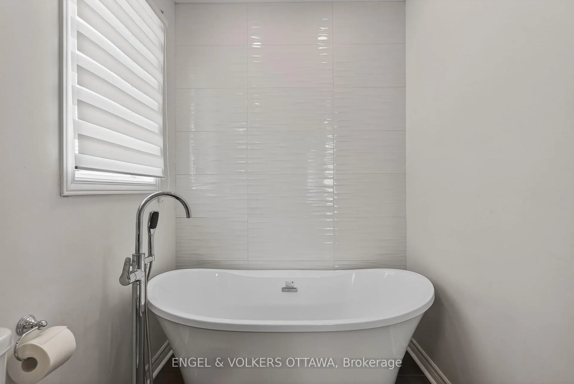 Photo 17 of 1033 Como Crescent, Ottawa, Fallingbrook/Pineridge — HOMEH