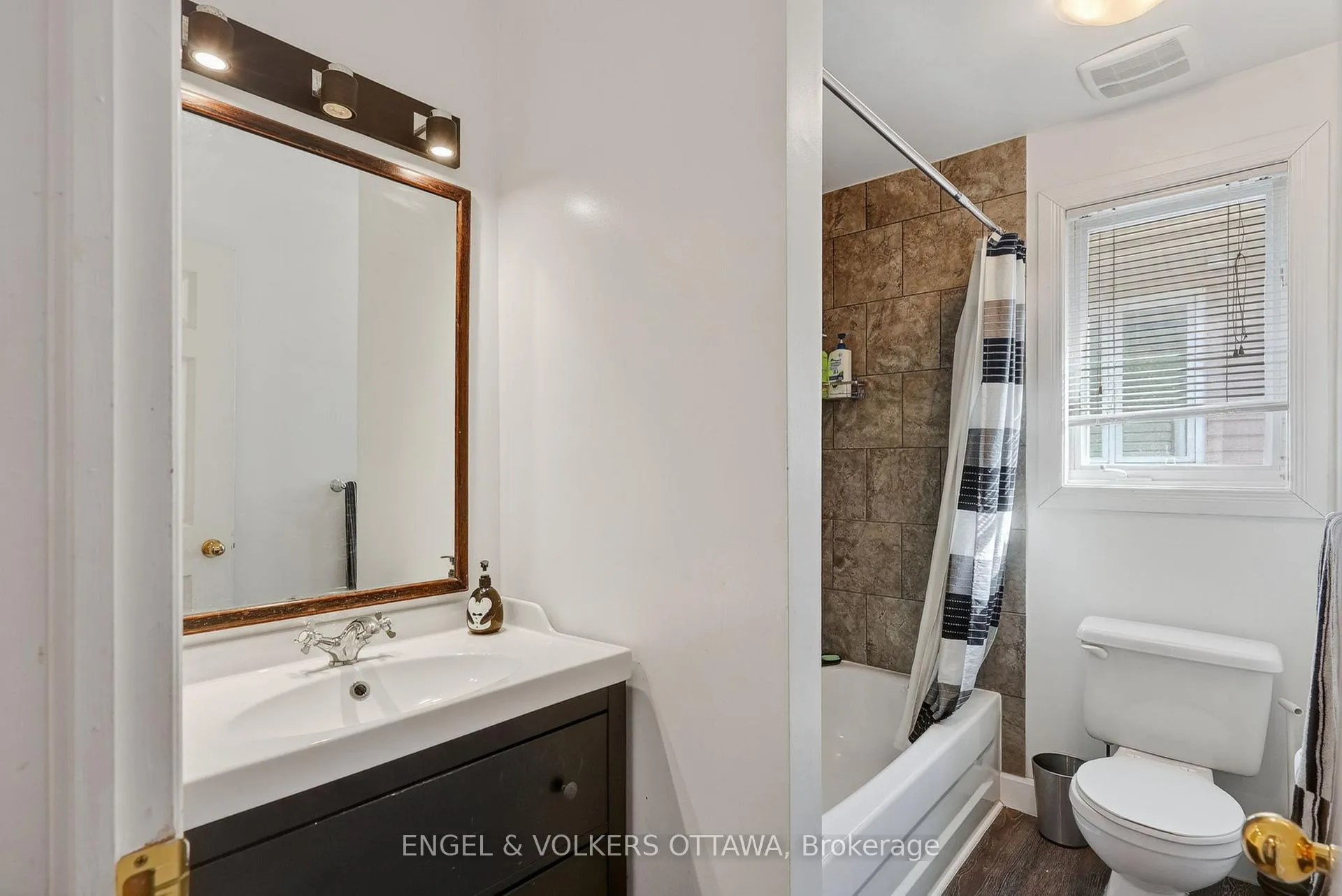 Photo 20 of 1033 Como Crescent, Ottawa, Fallingbrook/Pineridge — HOMEH