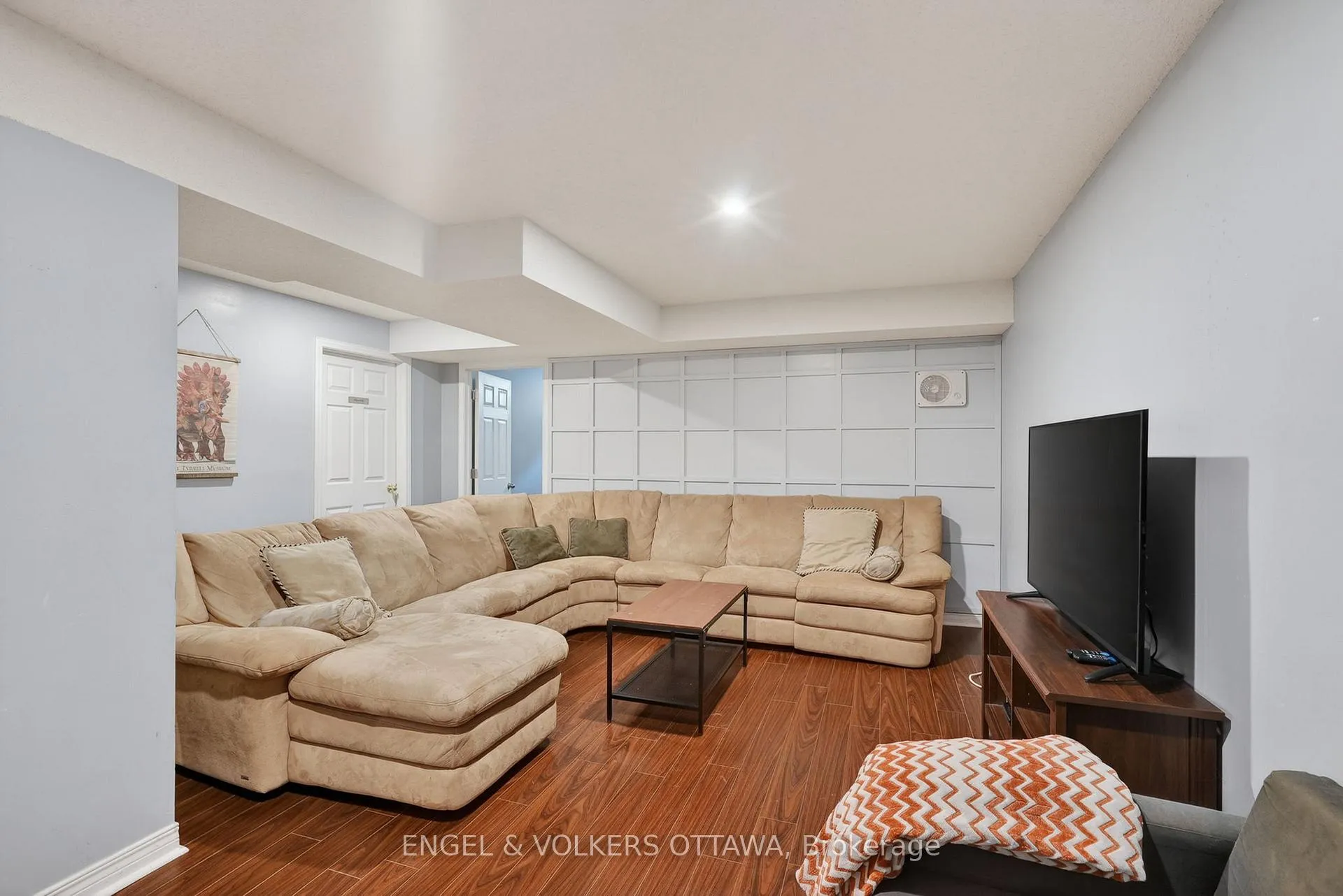Photo 23 of 1033 Como Crescent, Ottawa, Fallingbrook/Pineridge — HOMEH