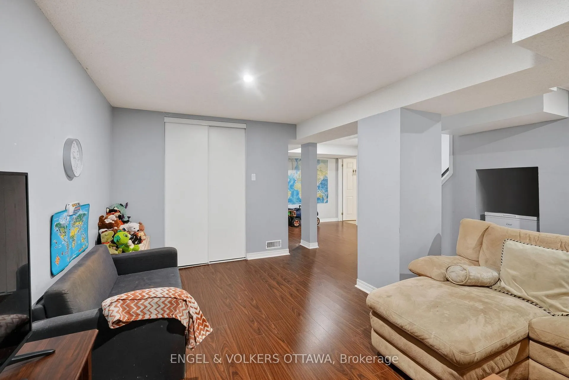 Photo 24 of 1033 Como Crescent, Ottawa, Fallingbrook/Pineridge — HOMEH