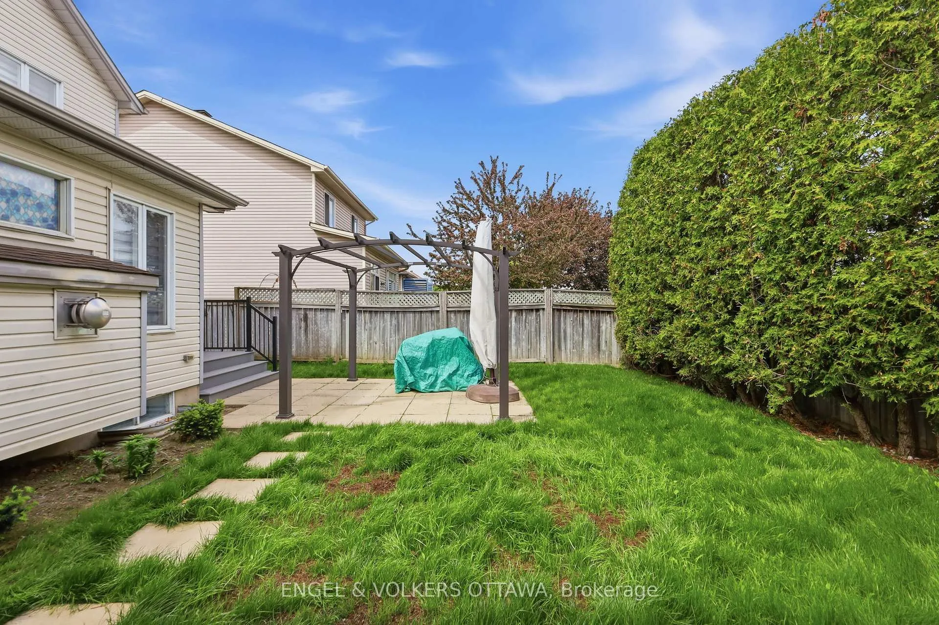Photo 26 of 1033 Como Crescent, Ottawa, Fallingbrook/Pineridge — HOMEH