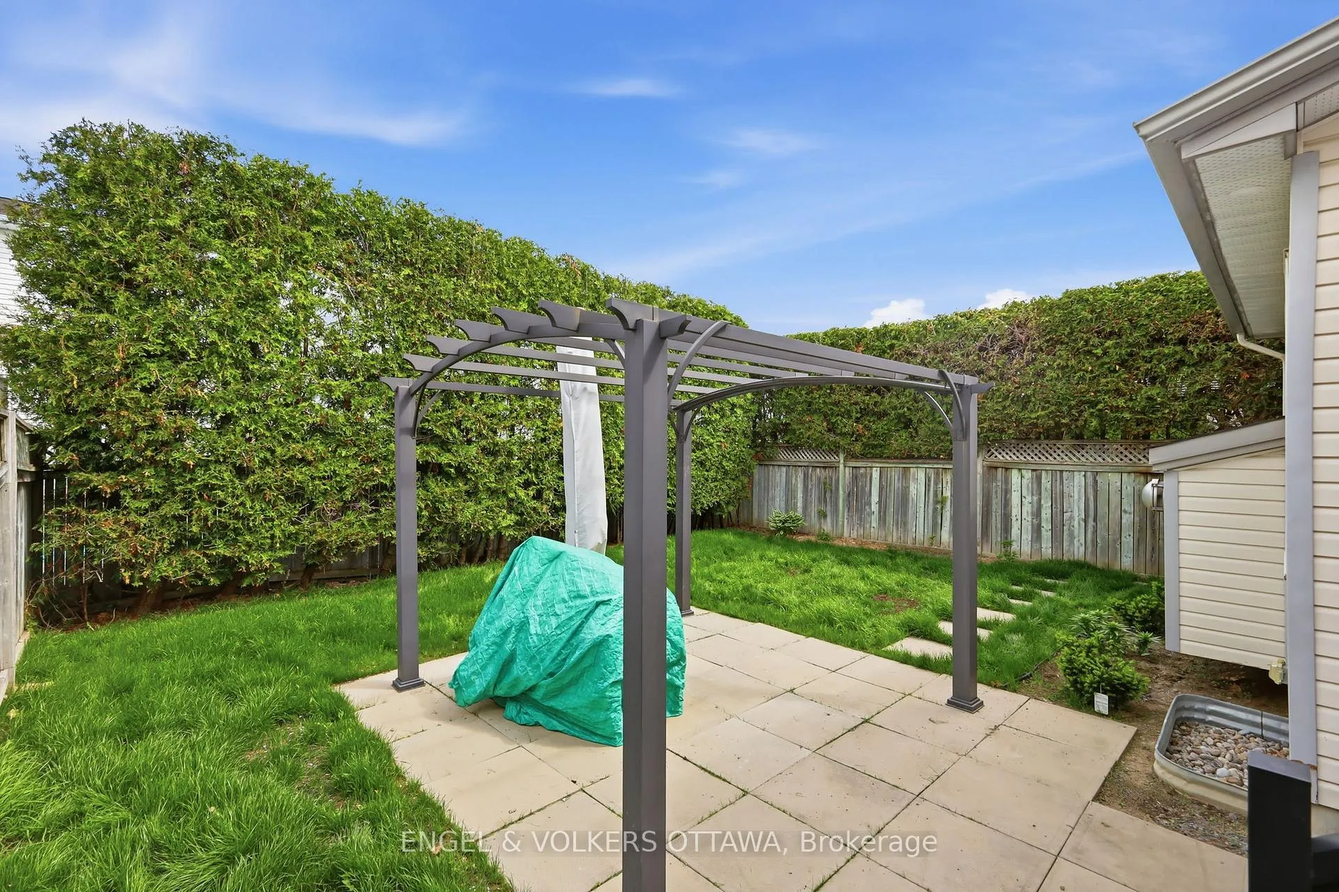 Photo 28 of 1033 Como Crescent, Ottawa, Fallingbrook/Pineridge — HOMEH