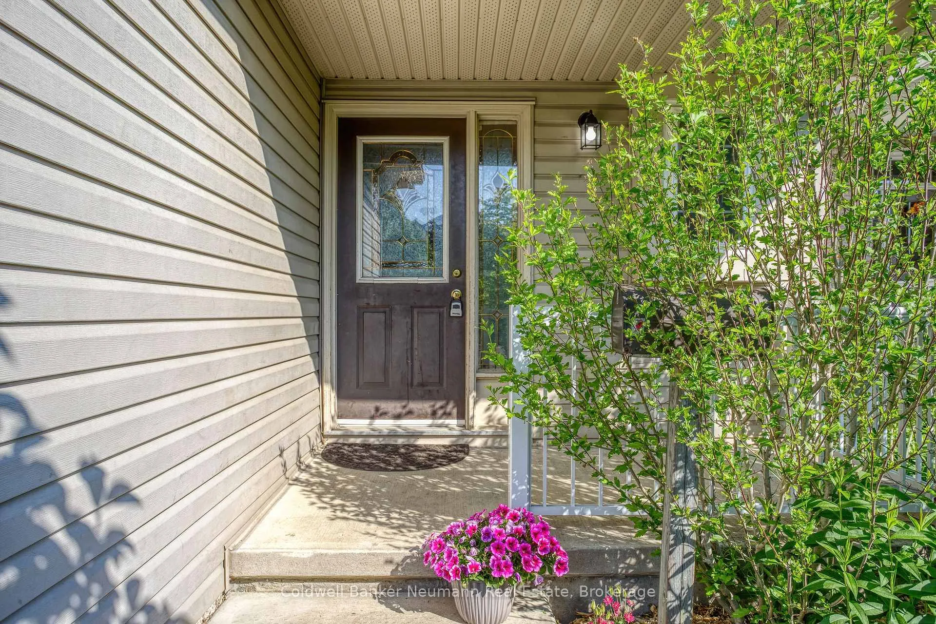 Photo 3 of 10 Mcgarr Drive, Guelph, Pineridge/Westminster Woods — HOMEH