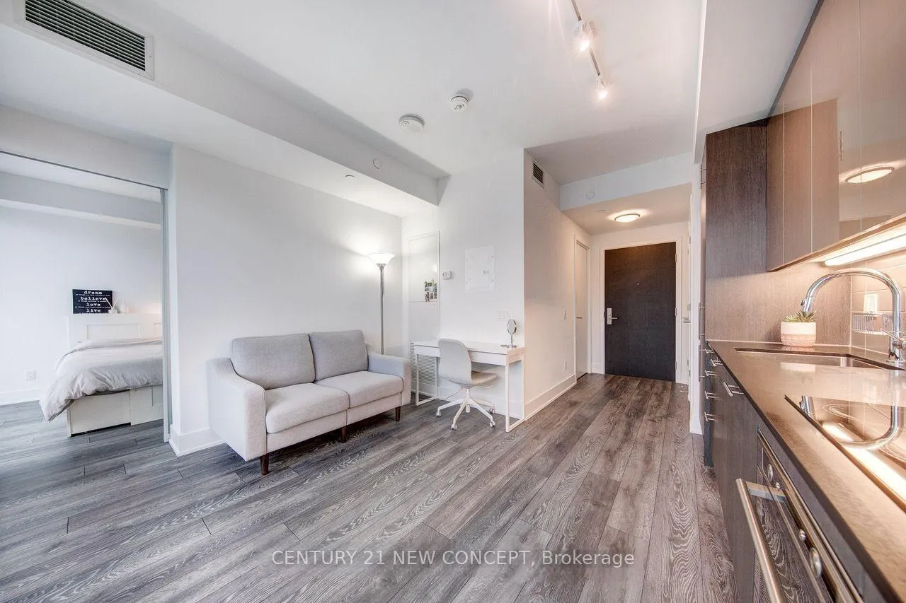 Front of Unit 2504, 403 Church Street