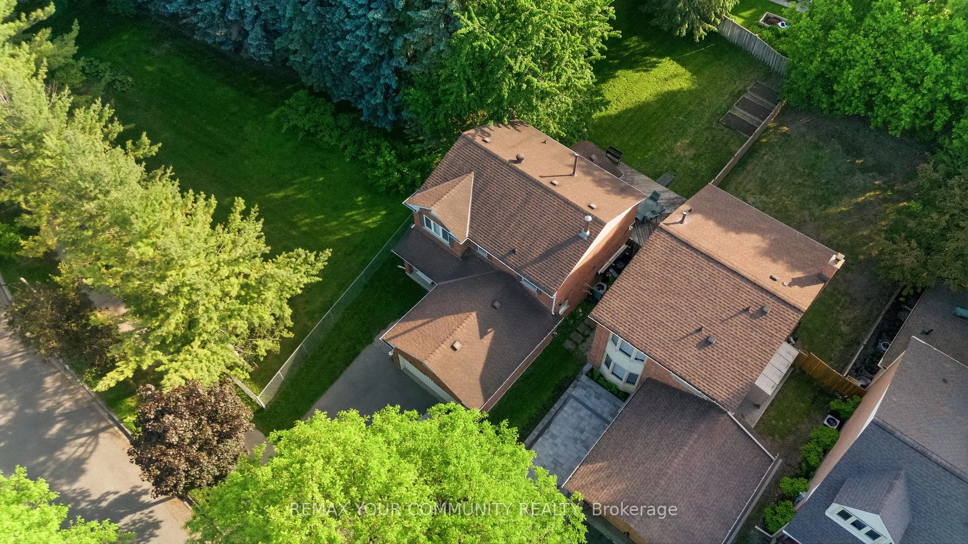 Photo 2 of 1027 Benton Crescent, Pickering, Liverpool — HOMEH