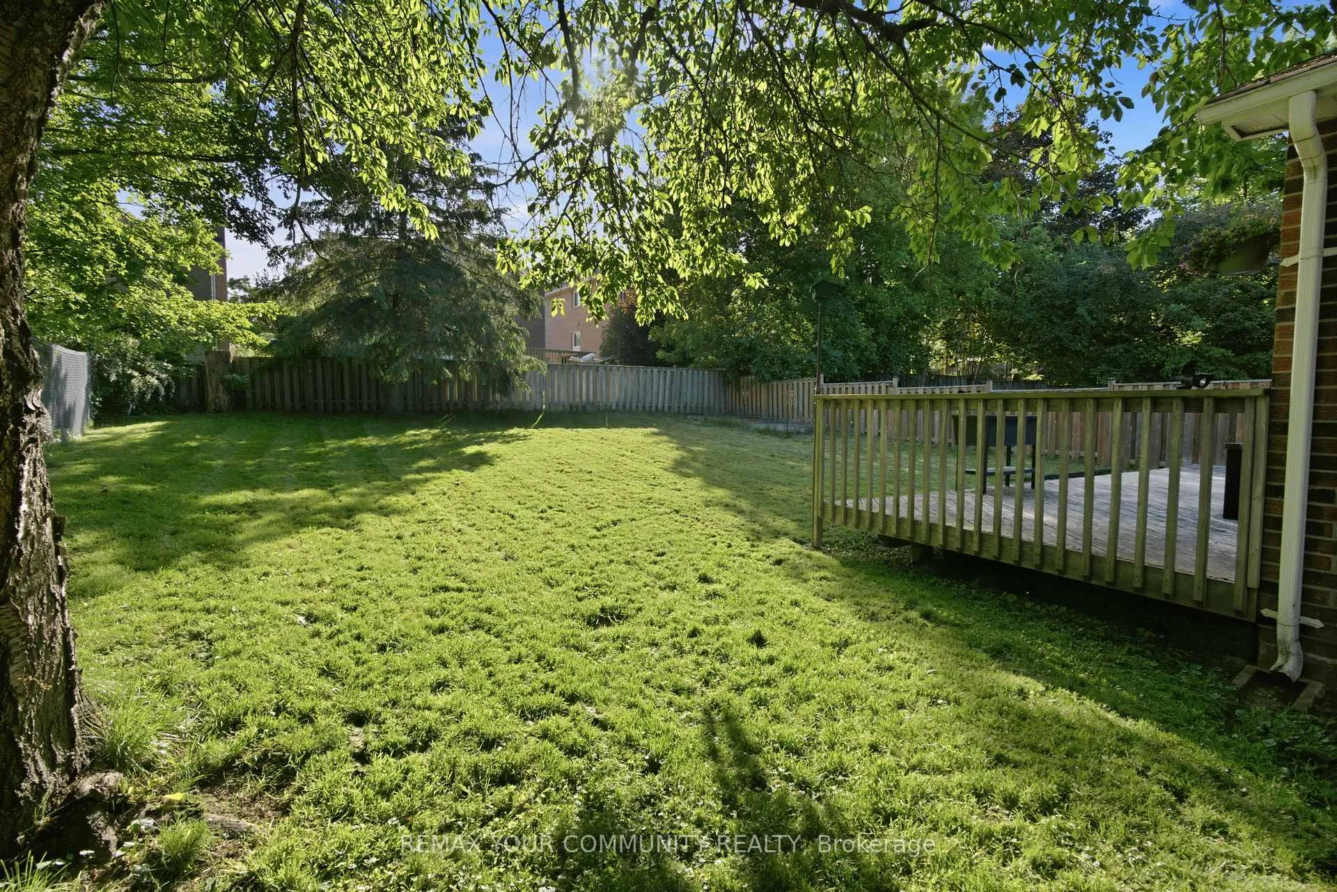 Photo 3 of 1027 Benton Crescent, Pickering, Liverpool — HOMEH