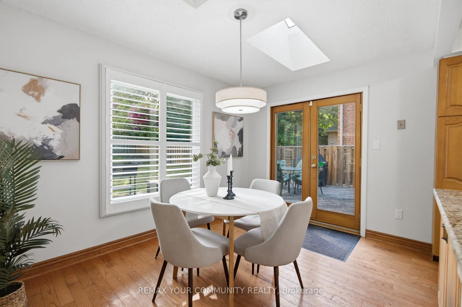 Photo 10 of 1027 Benton Crescent, Pickering, Liverpool — HOMEH