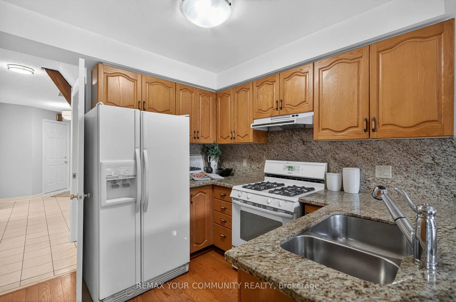 Photo 12 of 1027 Benton Crescent, Pickering, Liverpool — HOMEH