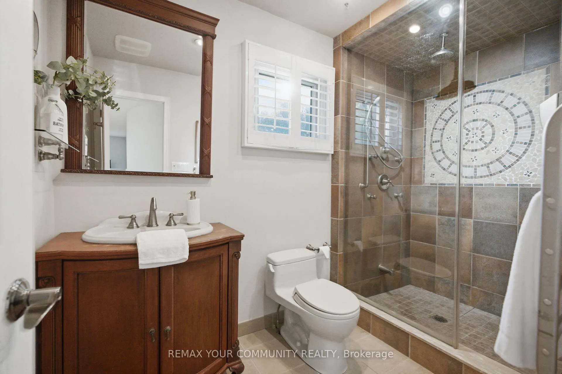 Photo 21 of 1027 Benton Crescent, Pickering, Liverpool — HOMEH