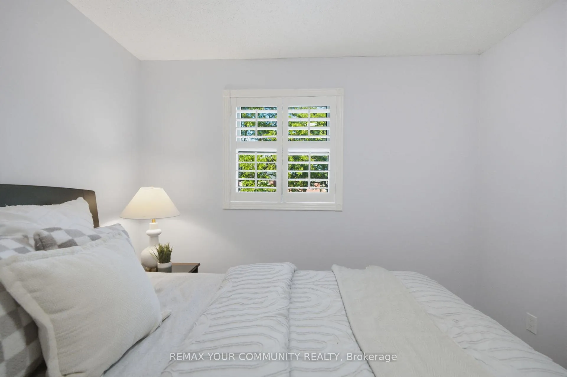 Photo 25 of 1027 Benton Crescent, Pickering, Liverpool — HOMEH
