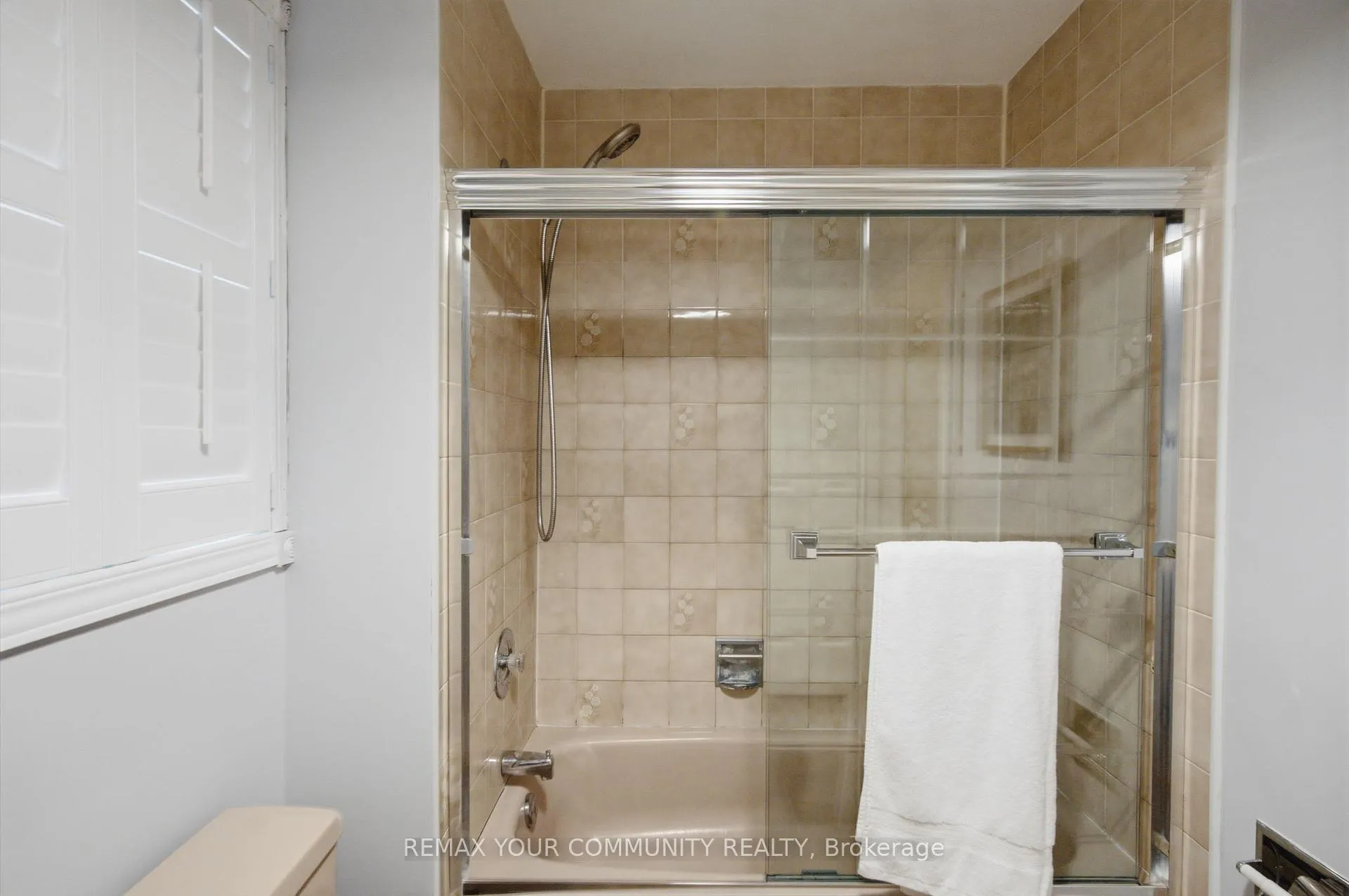 Photo 28 of 1027 Benton Crescent, Pickering, Liverpool — HOMEH