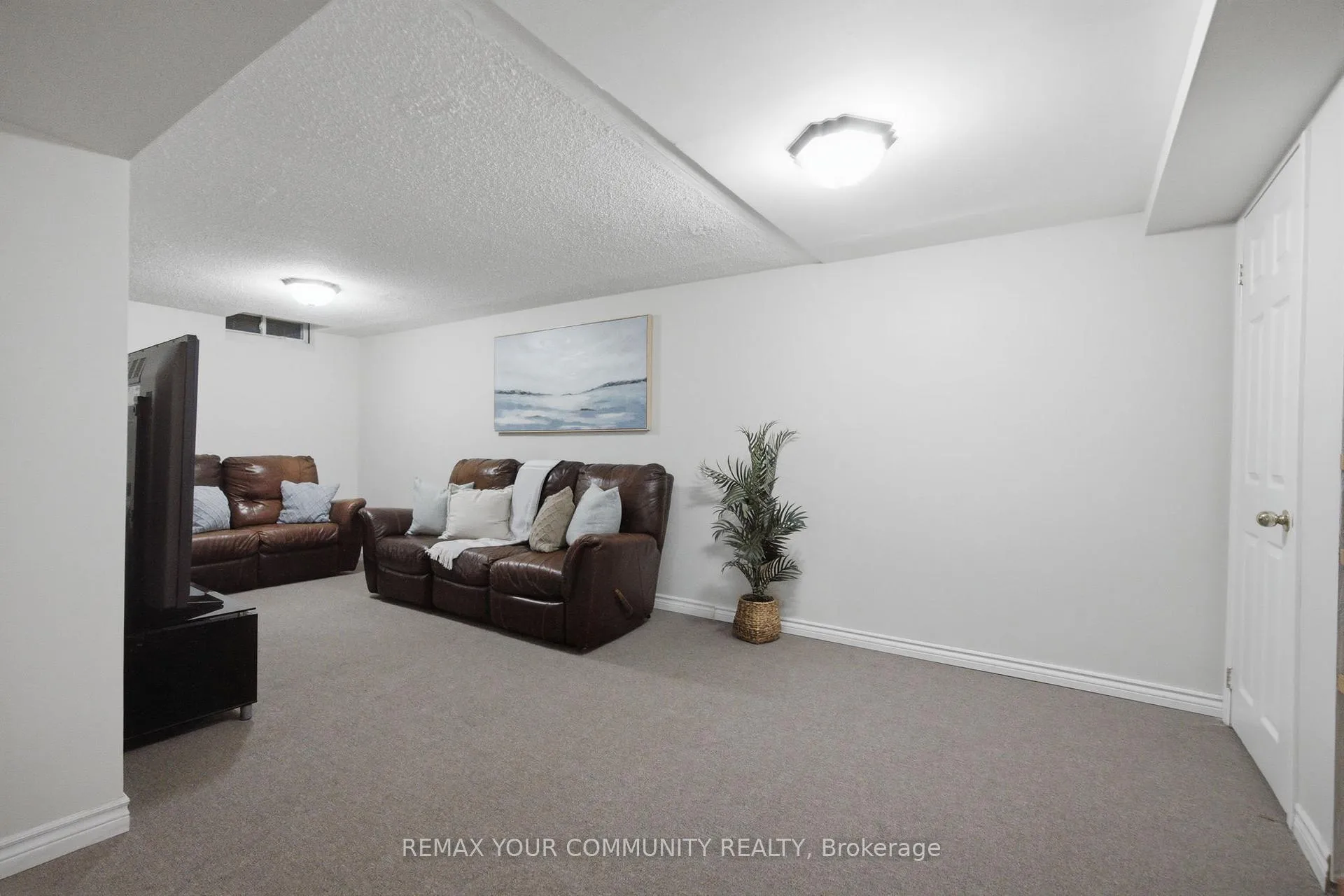 Photo 30 of 1027 Benton Crescent, Pickering, Liverpool — HOMEH