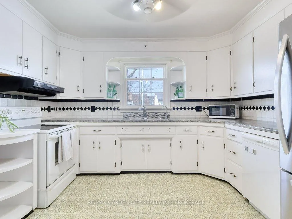 Photo 10 of 52 Carter Street, Port Colborne, Sugarloaf — HOMEH