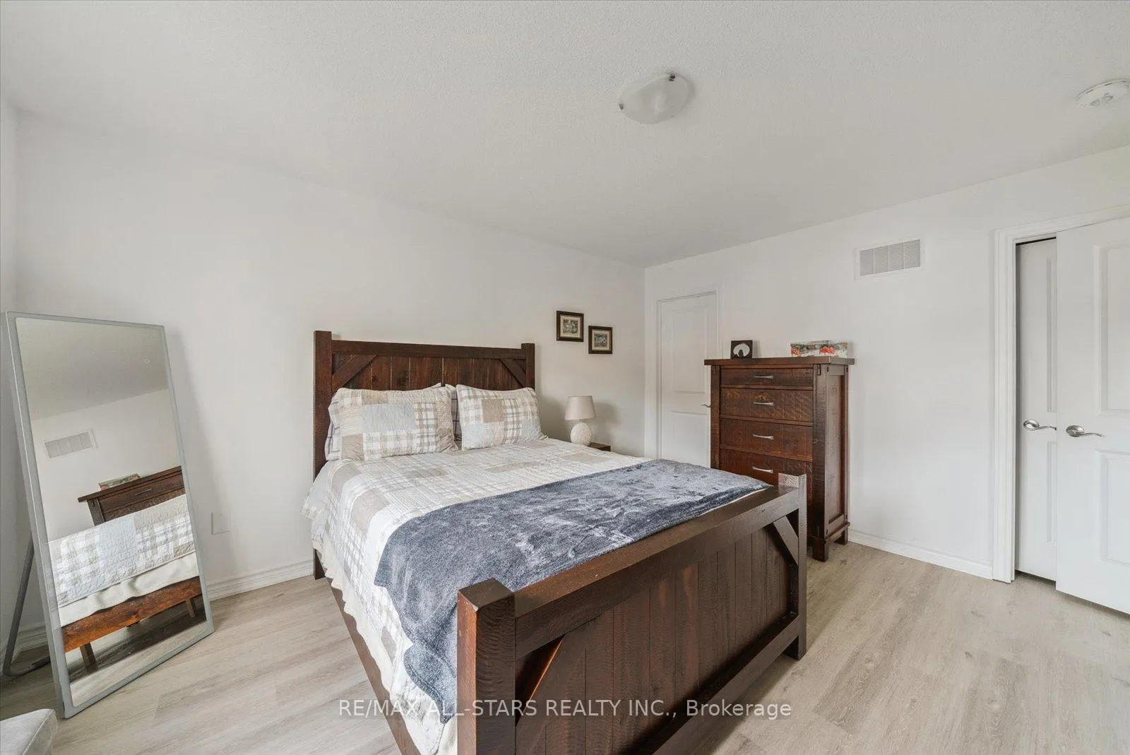 Photo 16 of 31 Reynolds Drive, Ramara, Atherley — HOMEH