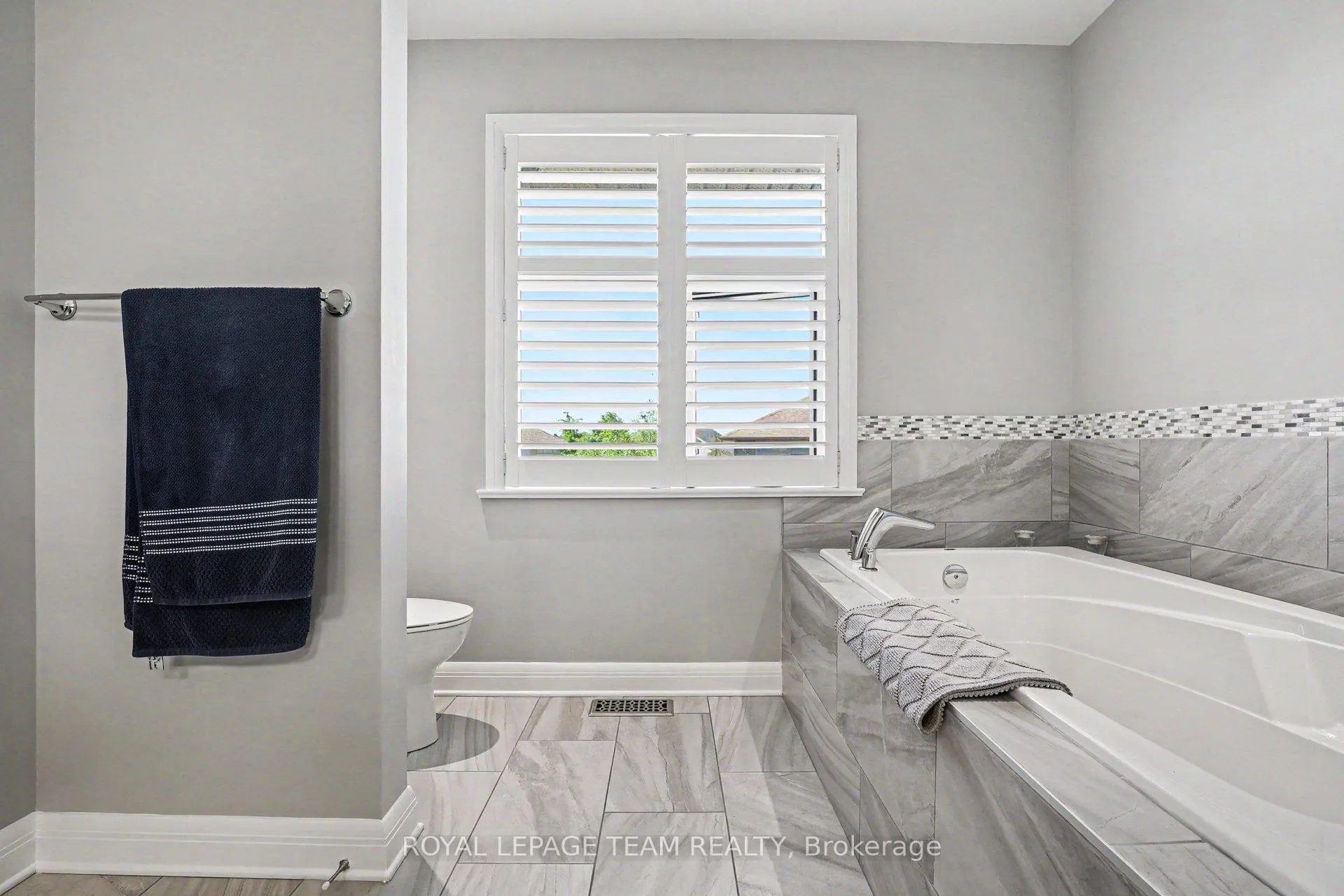 Photo 24 of 330 Devonian Way, Ottawa, Kanata - Kanata Lakes/Heritage Hills — HOMEH