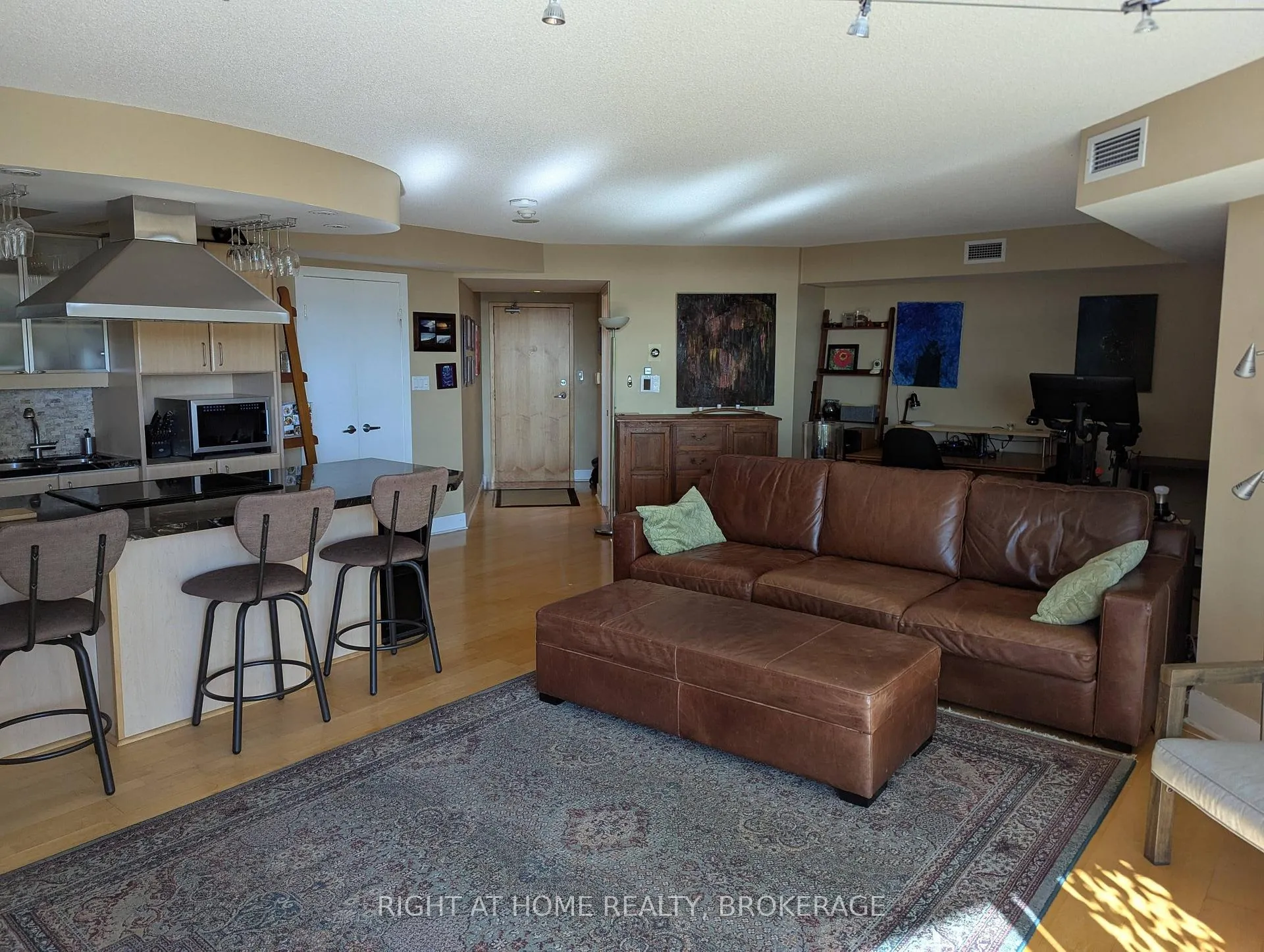 Photo 2 of Unit 608, 550 Queens Quay W, Toronto, Waterfront Communities — HOMEH