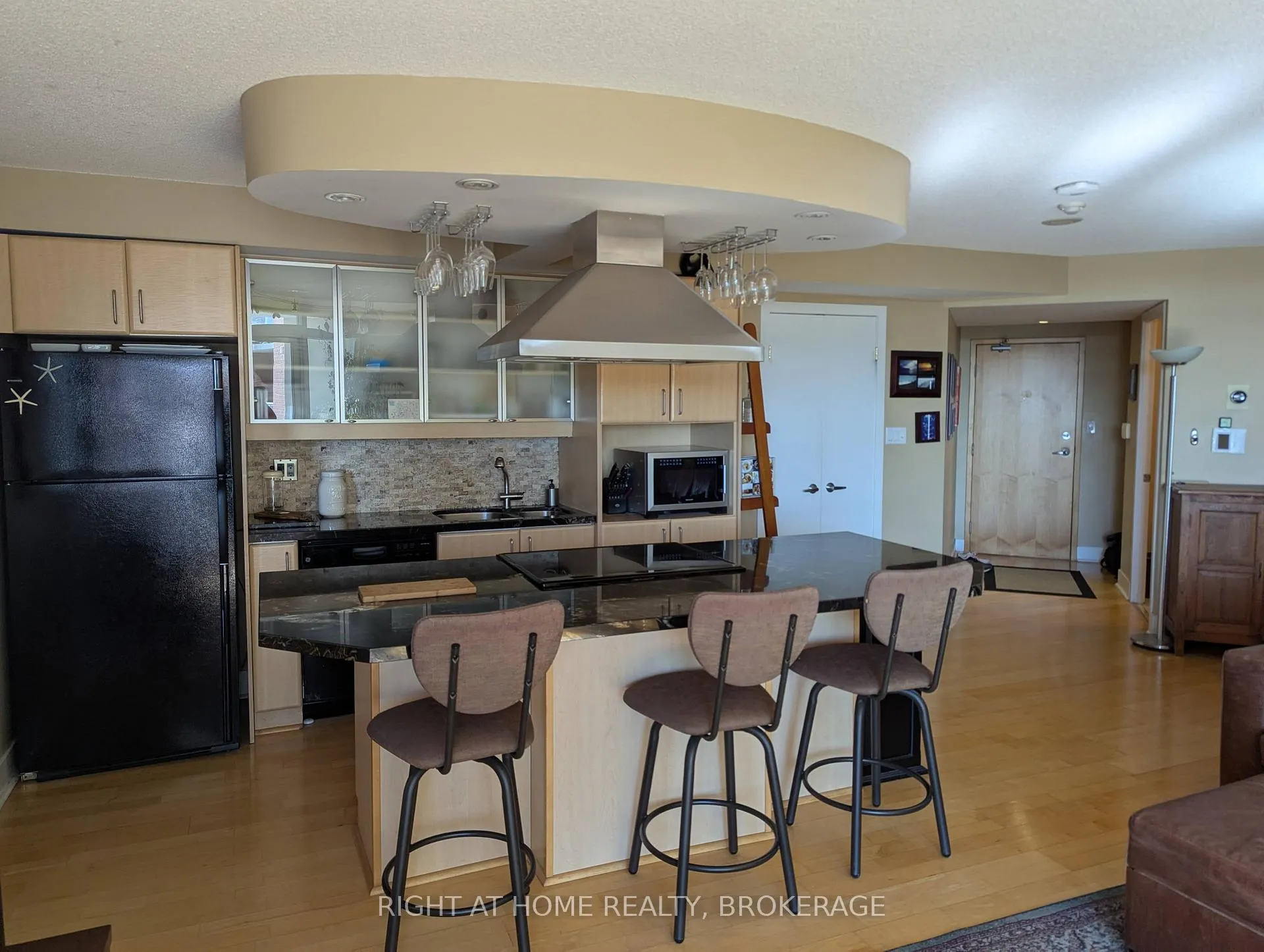 Photo 4 of Unit 608, 550 Queens Quay W, Toronto, Waterfront Communities — HOMEH