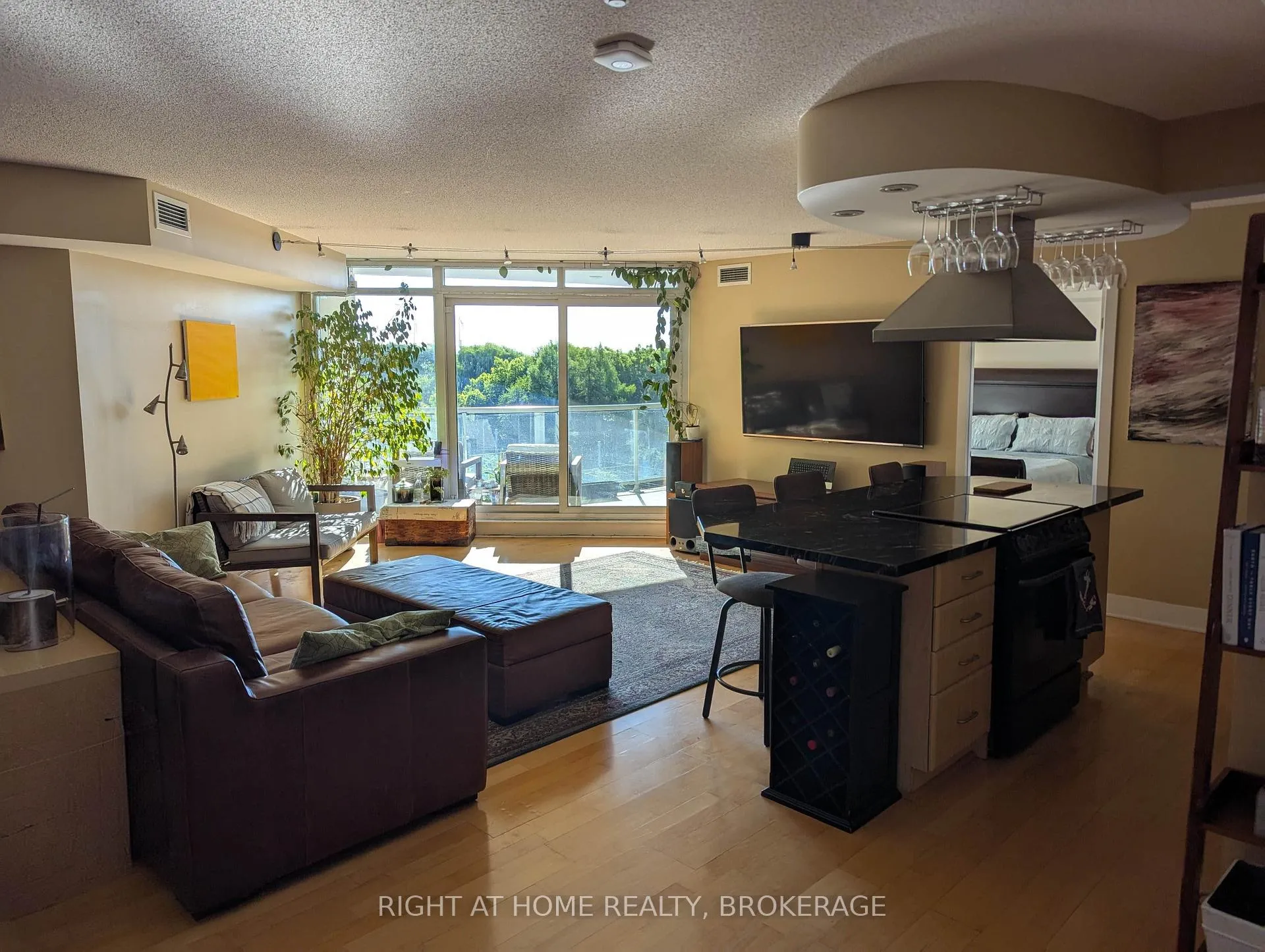 Photo 1 of Unit 608, 550 Queens Quay W, Toronto, Waterfront Communities — HOMEH