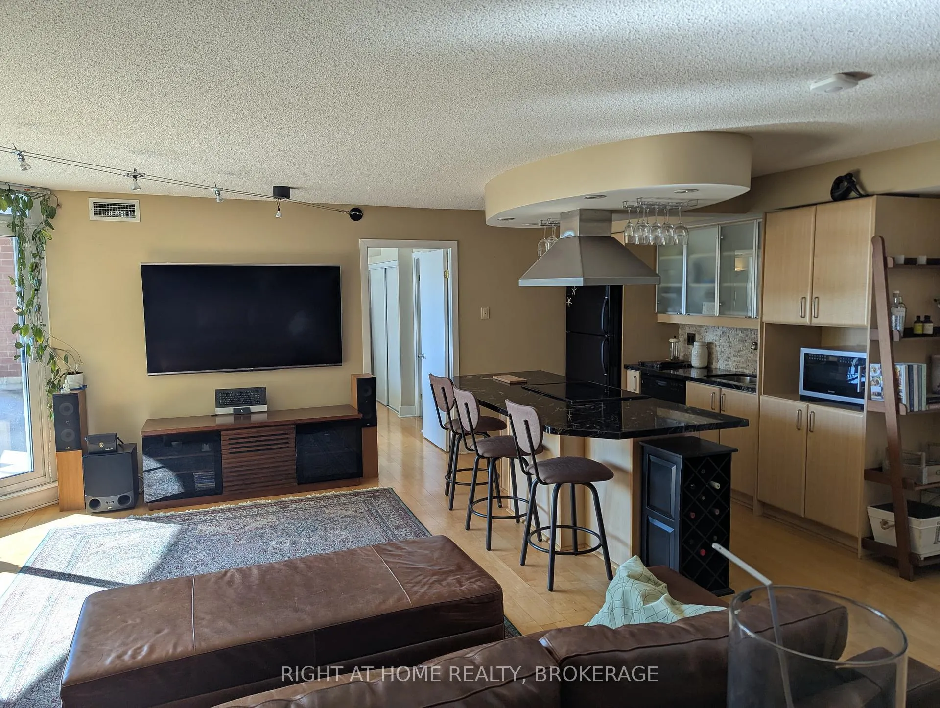 Photo 5 of Unit 608, 550 Queens Quay W, Toronto, Waterfront Communities — HOMEH