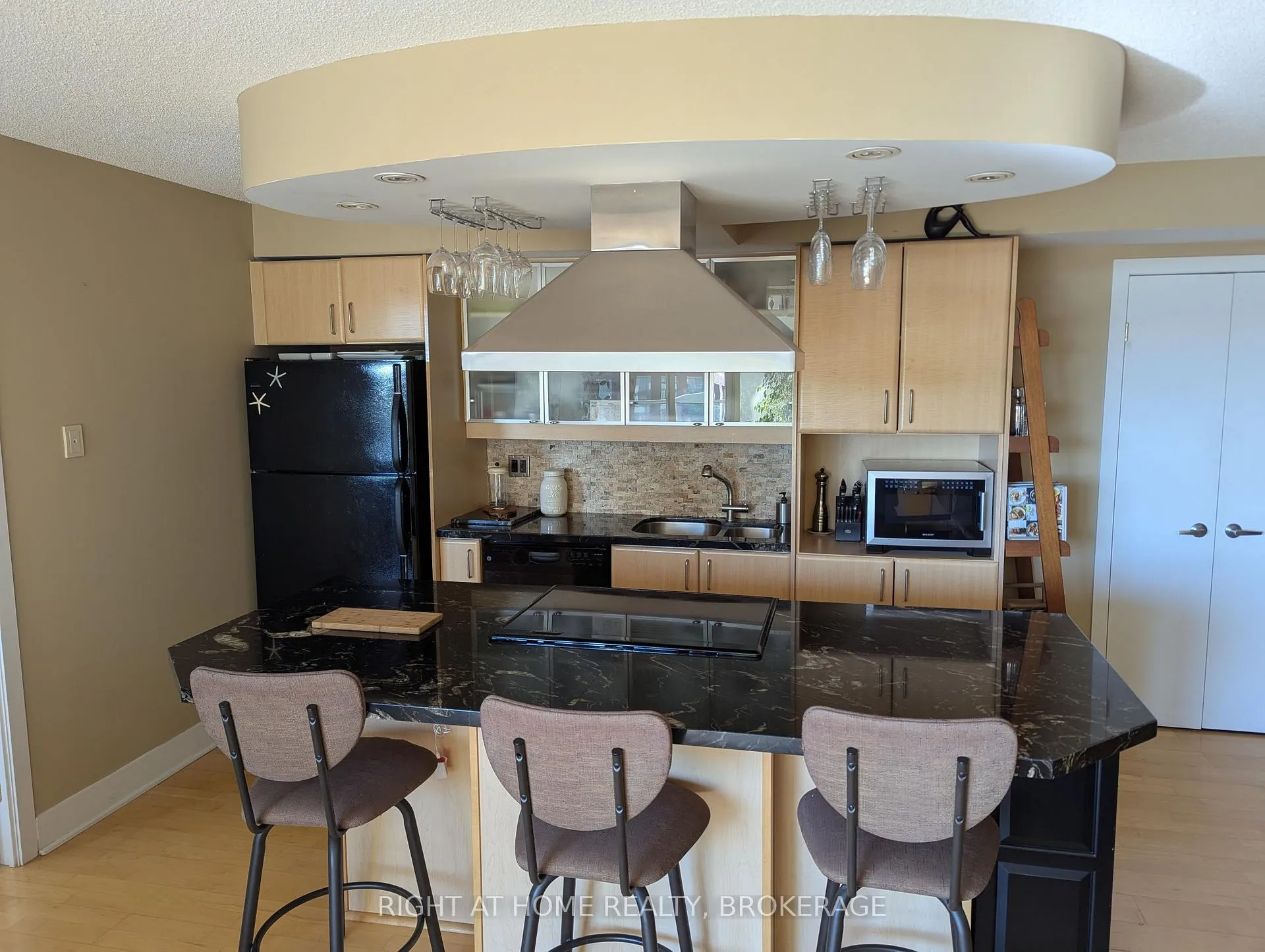 Photo 6 of Unit 608, 550 Queens Quay W, Toronto, Waterfront Communities — HOMEH