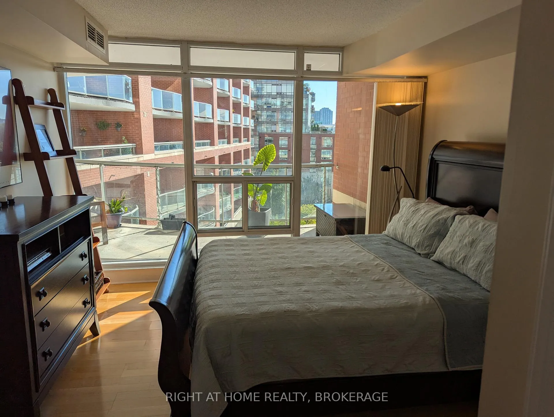 Photo 11 of Unit 608, 550 Queens Quay W, Toronto, Waterfront Communities — HOMEH