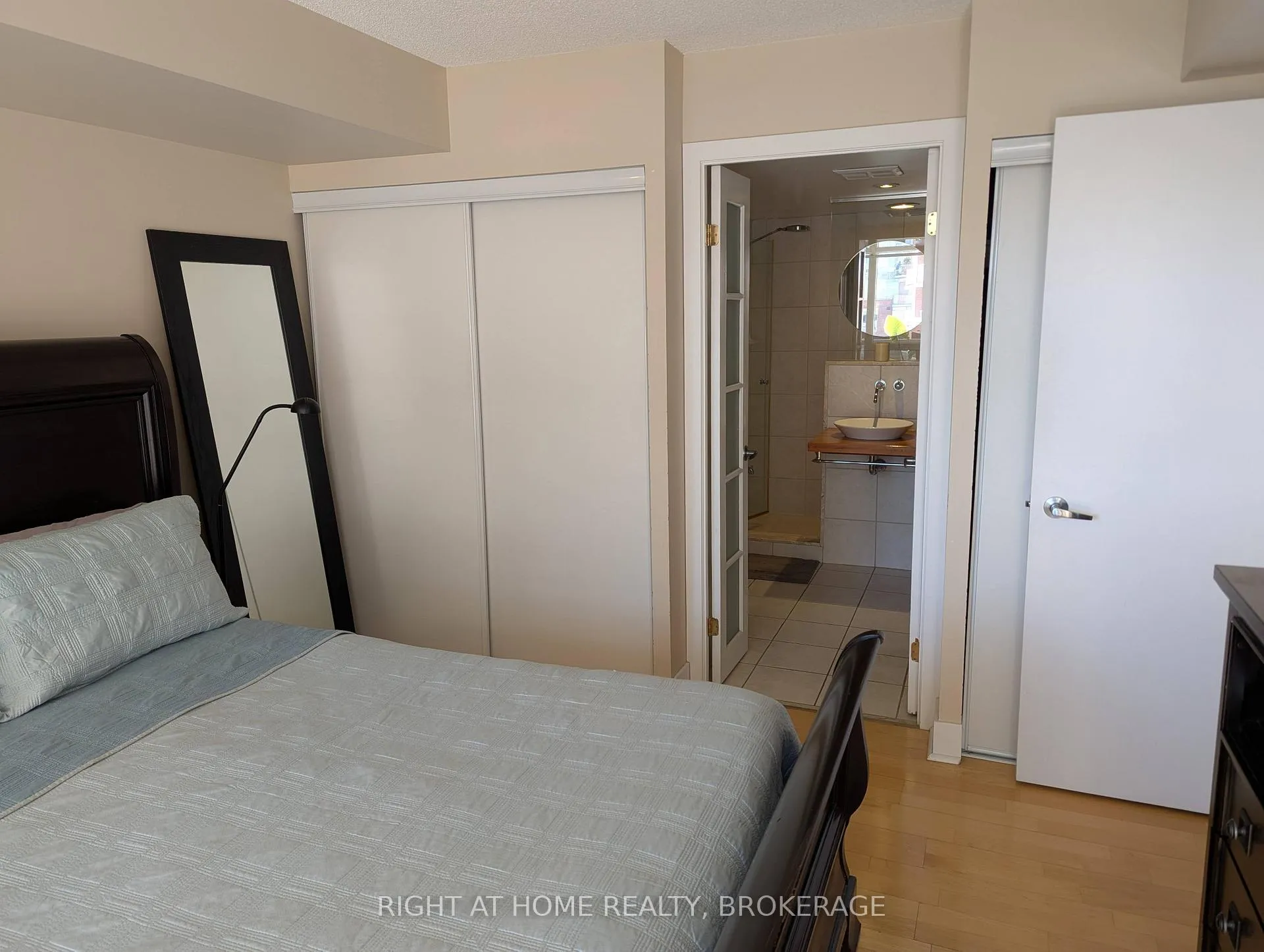Photo 13 of Unit 608, 550 Queens Quay W, Toronto, Waterfront Communities — HOMEH