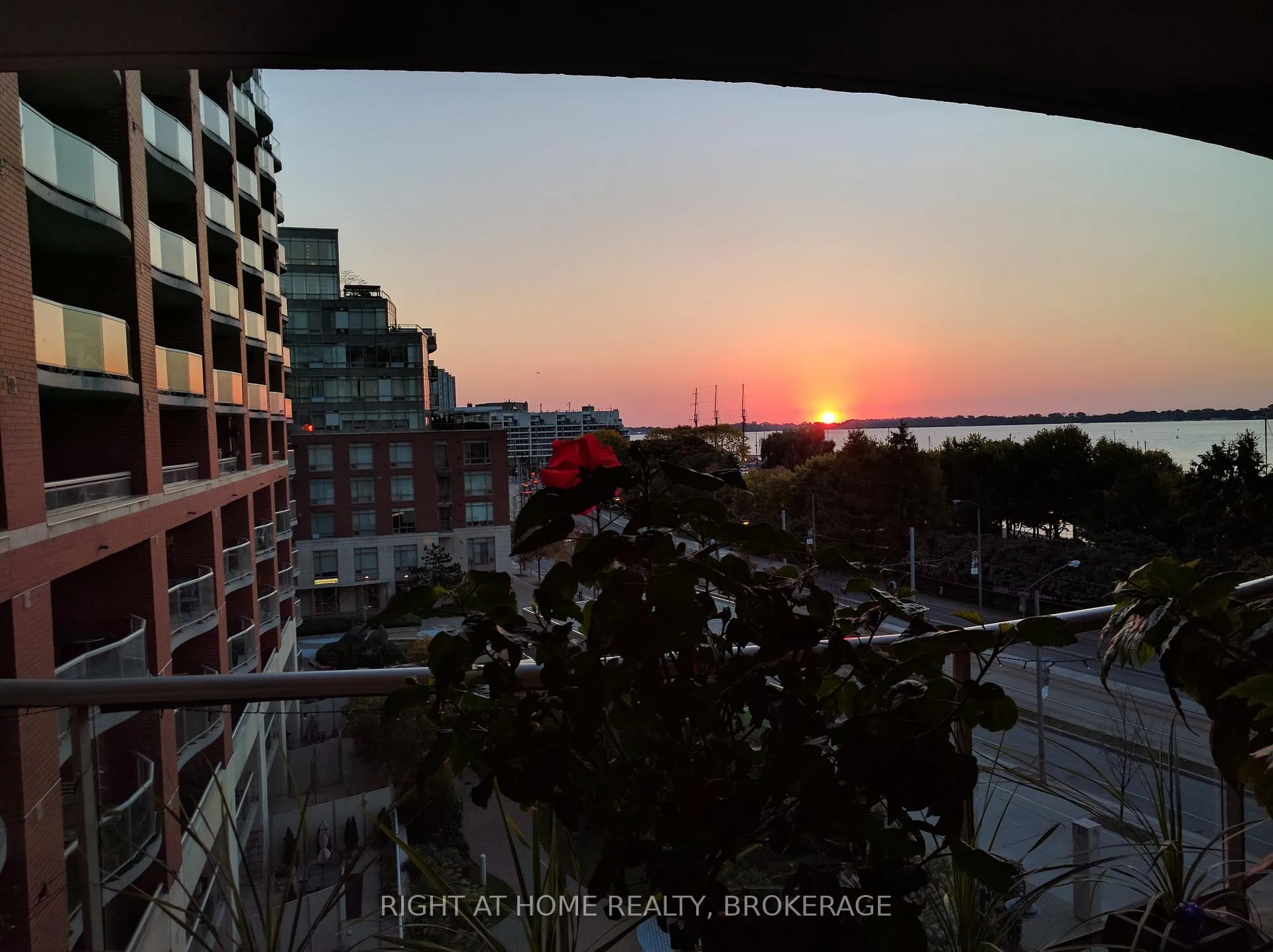 Photo 14 of Unit 608, 550 Queens Quay W, Toronto, Waterfront Communities — HOMEH