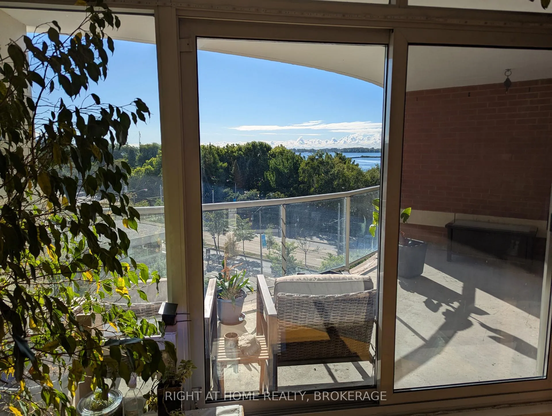 Photo 10 of Unit 608, 550 Queens Quay W, Toronto, Waterfront Communities — HOMEH