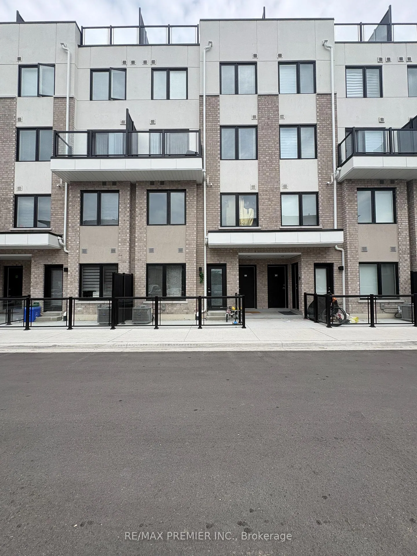 Photo 2 of Unit 226, 1695 Dersan Street, Pickering, Duffin Heights — HOMEH