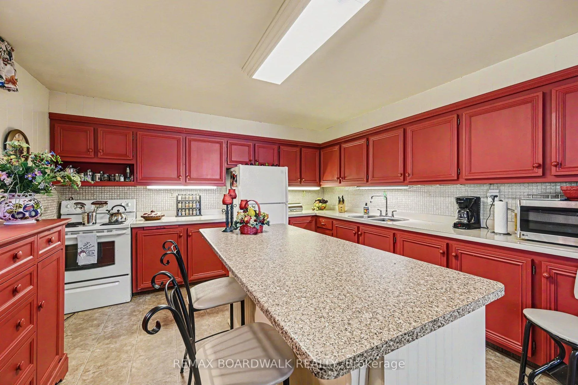 Photo 10 of 126 Lakeshore Drive, Lanark Highlands, Lanark Highlands (Darling) Twp — HOMEH