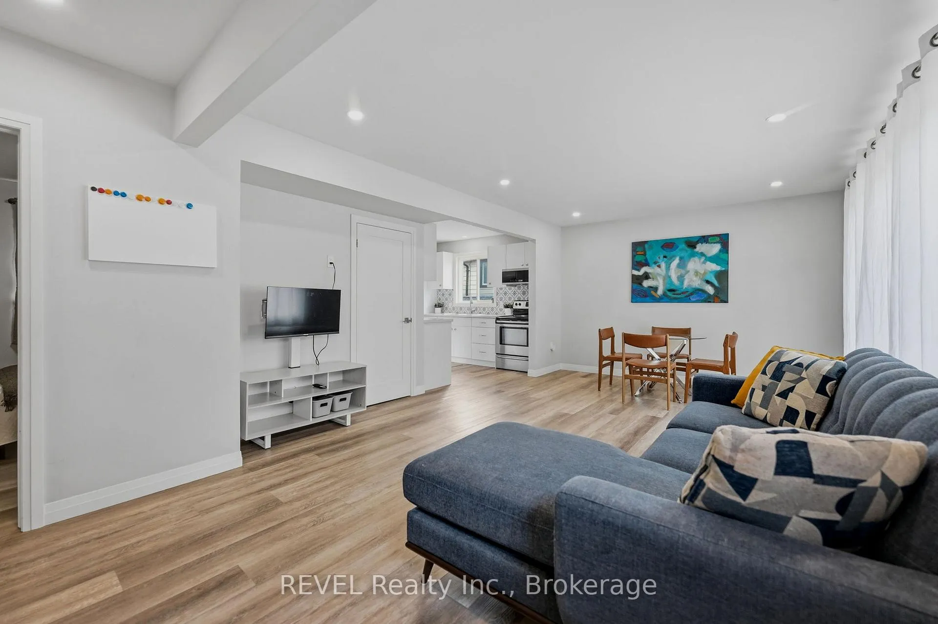 Photo 4 of 7859 Mulhern Street, Niagara Falls, Ascot — HOMEH