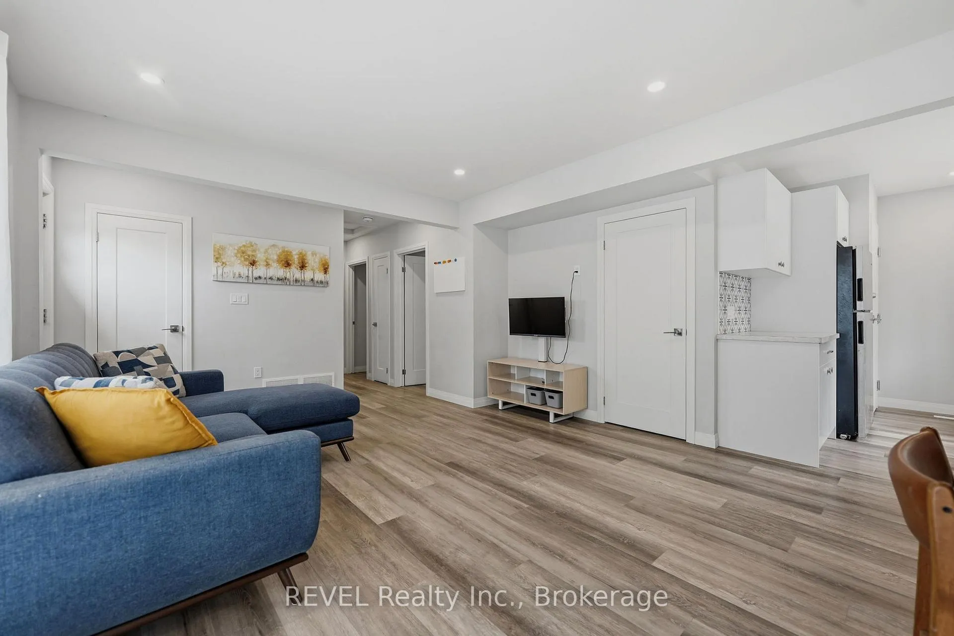 Photo 8 of 7859 Mulhern Street, Niagara Falls, Ascot — HOMEH