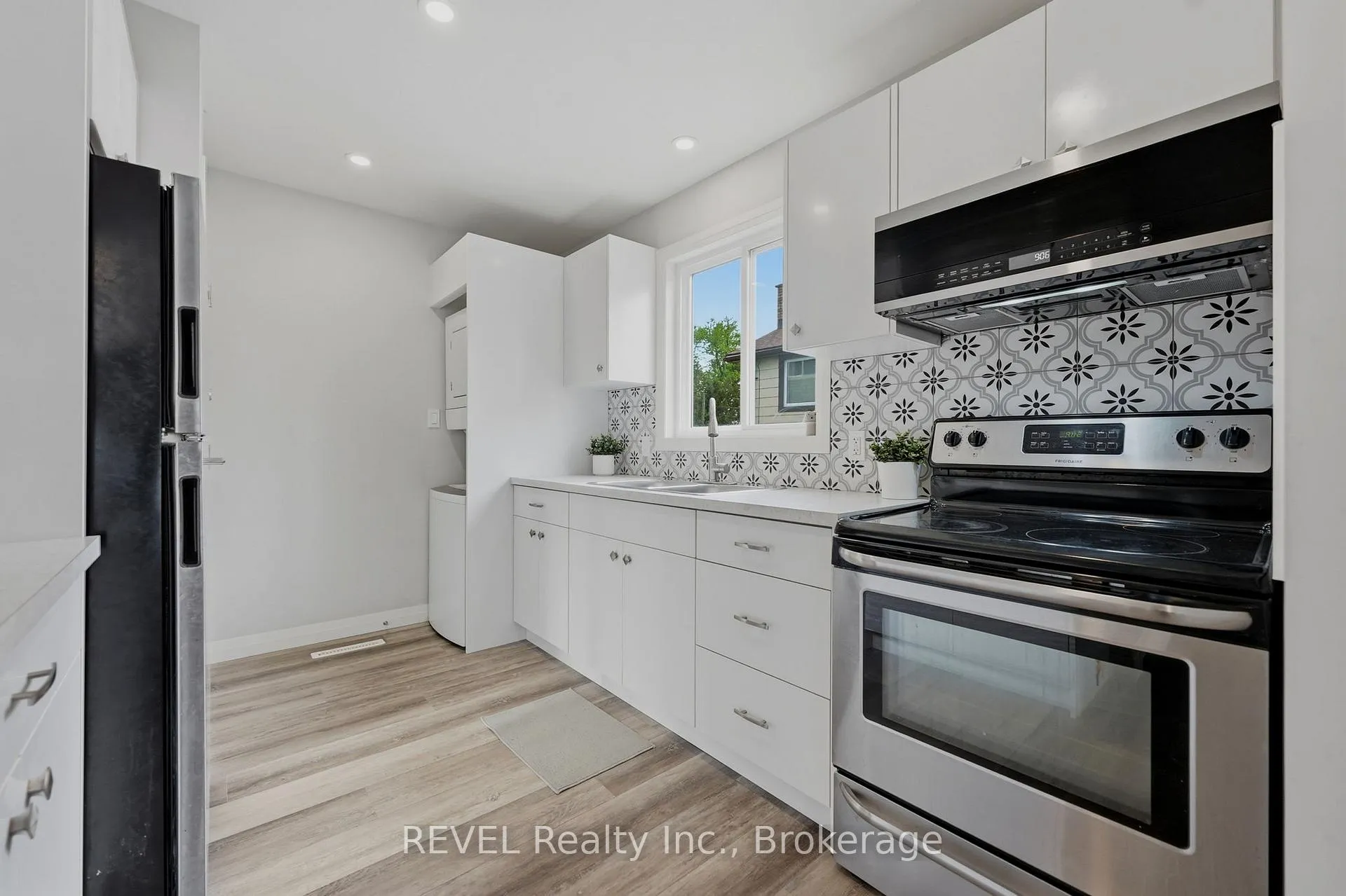 Photo 9 of 7859 Mulhern Street, Niagara Falls, Ascot — HOMEH