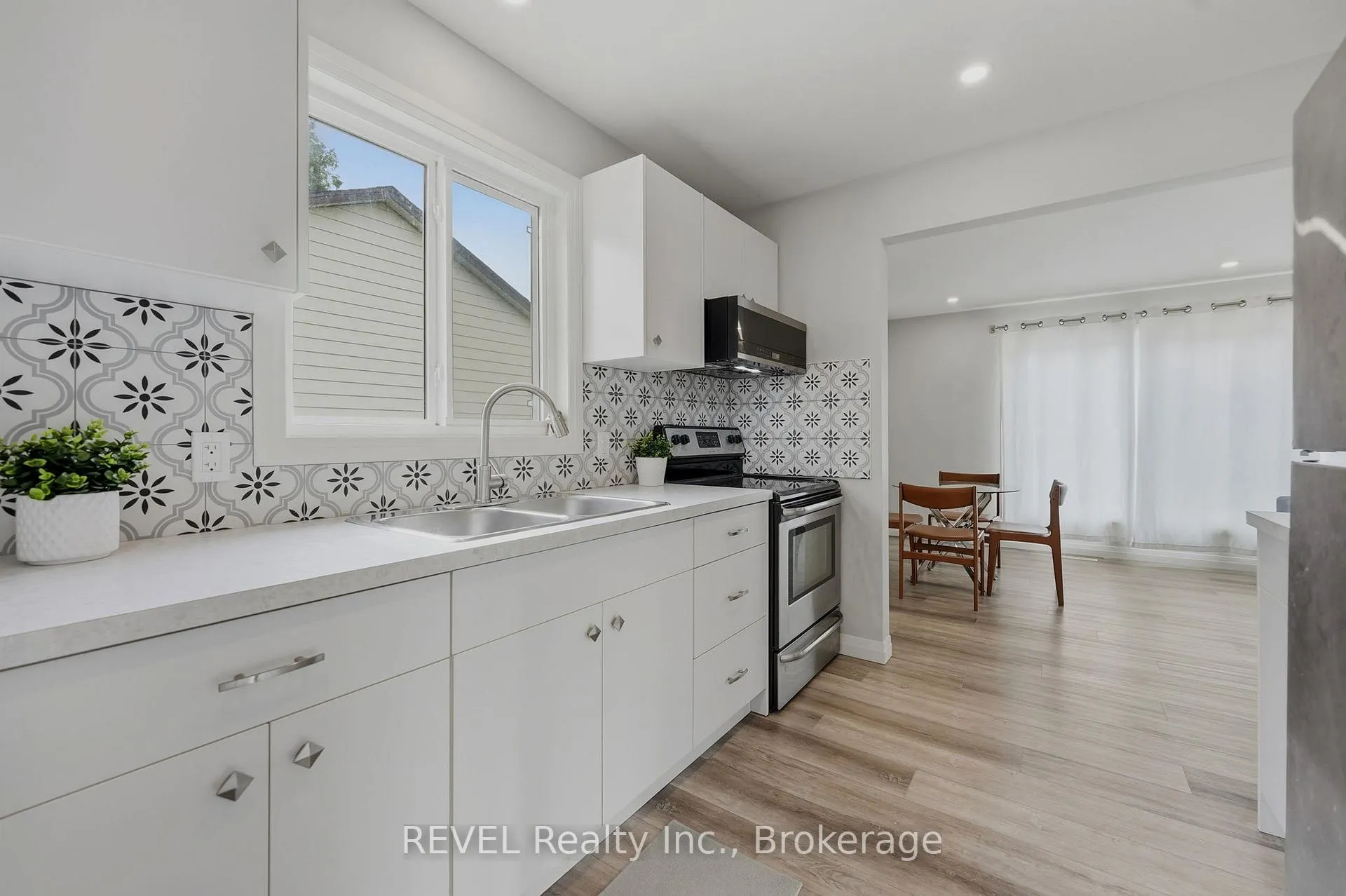 Photo 12 of 7859 Mulhern Street, Niagara Falls, Ascot — HOMEH