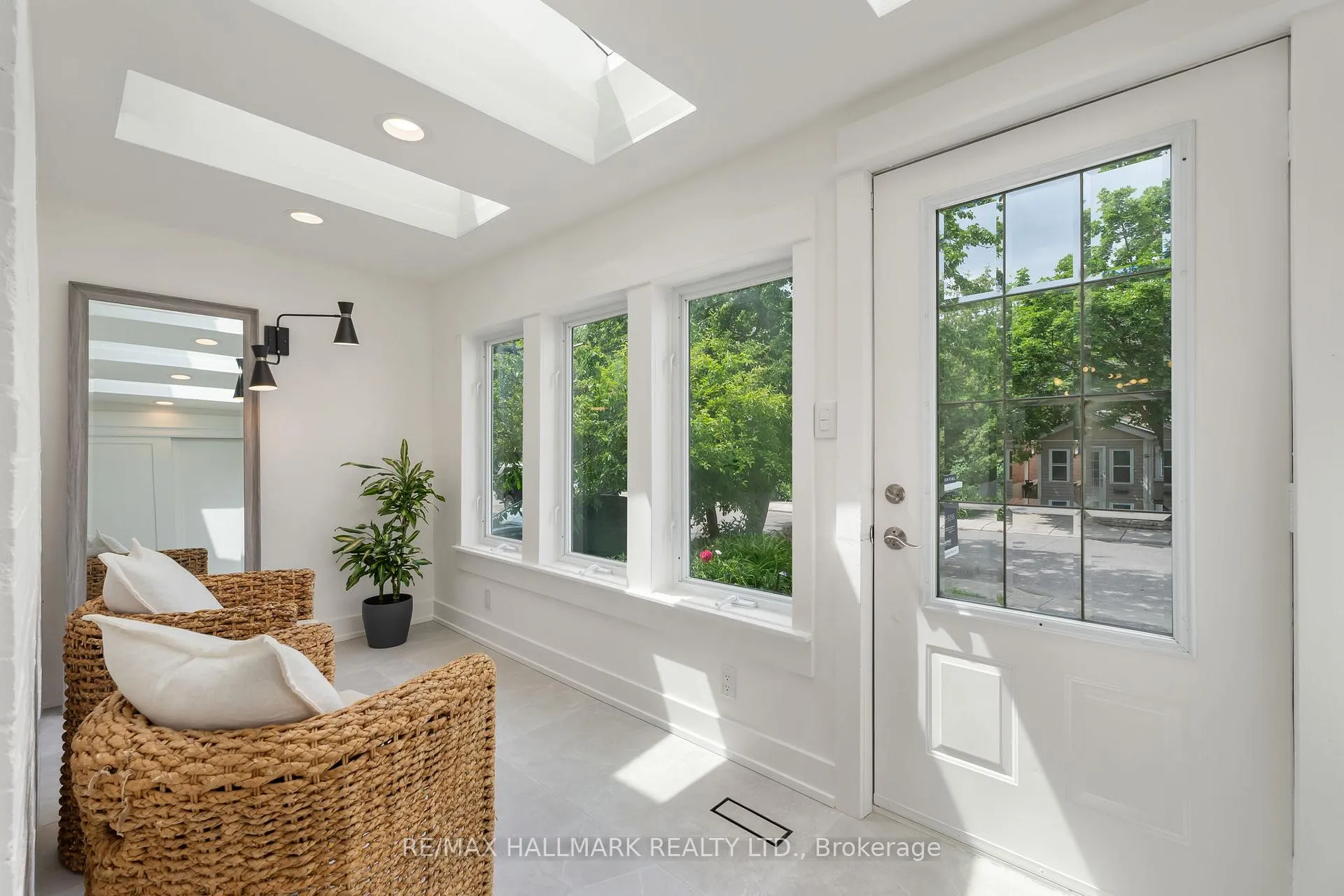 Photo 3 of 37 Winston Avenue, Scarborough, Birchcliffe-Cliffside — HOMEH